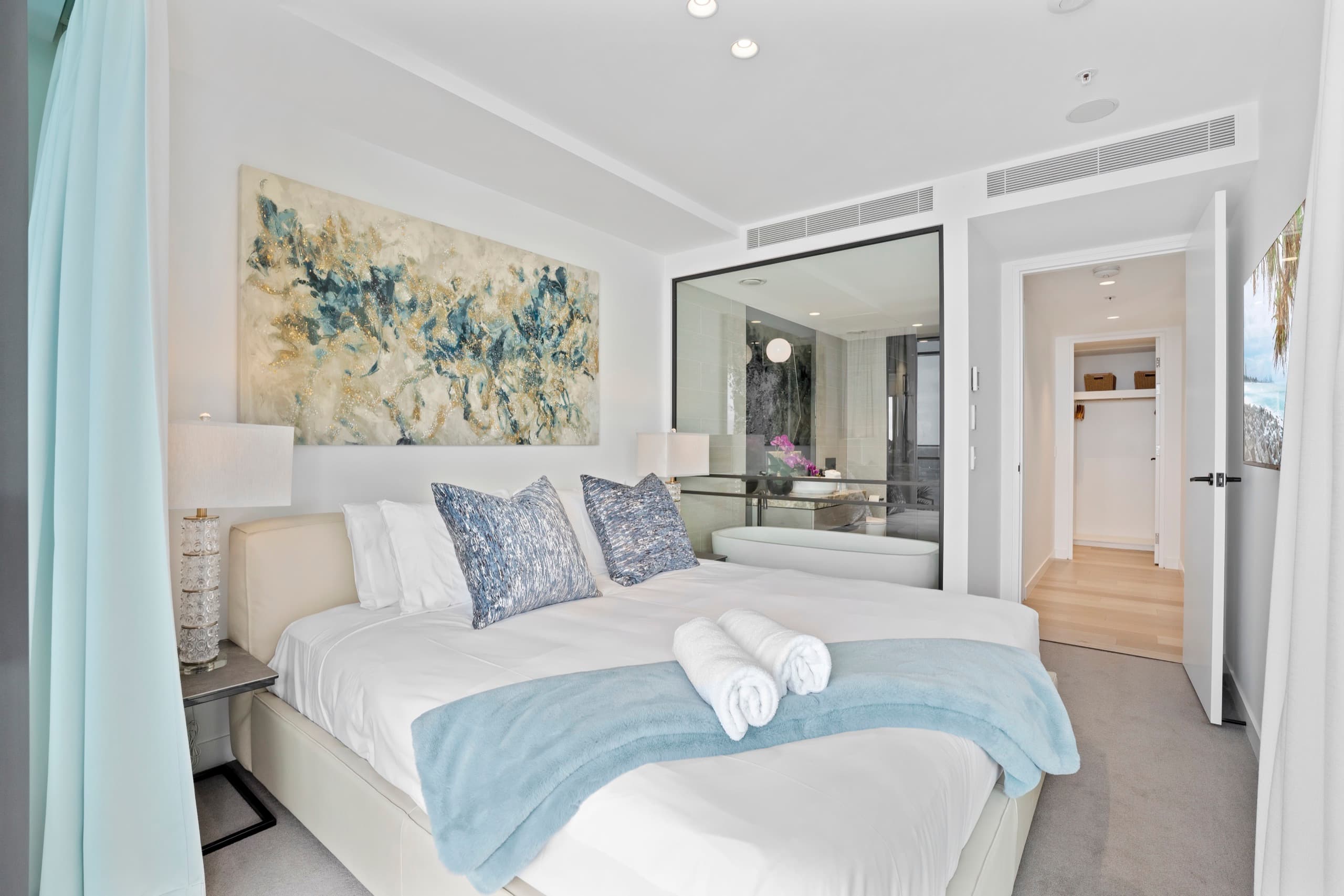 Oceanfront Luxury Suite at Jewel Residences Pools, Surfers Paradise — photo 3