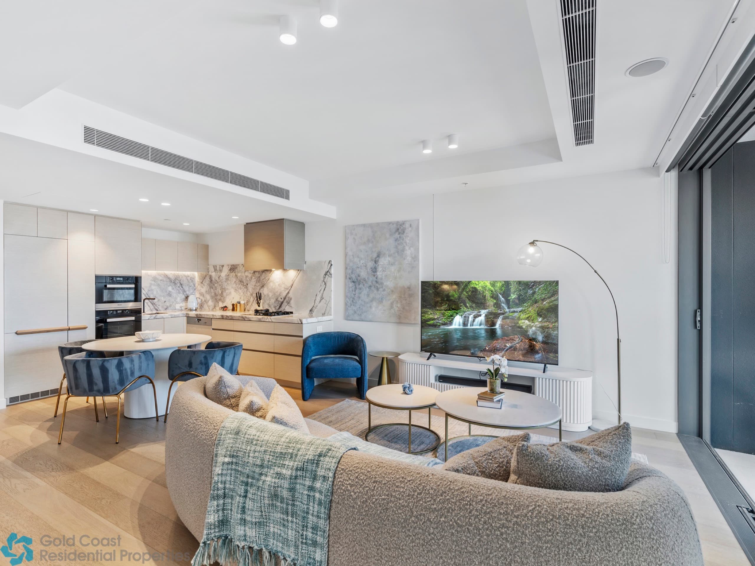 2BR Jewel | Hinterland View | Pool, WiFi, Parking, Surfers Paradise — photo 4