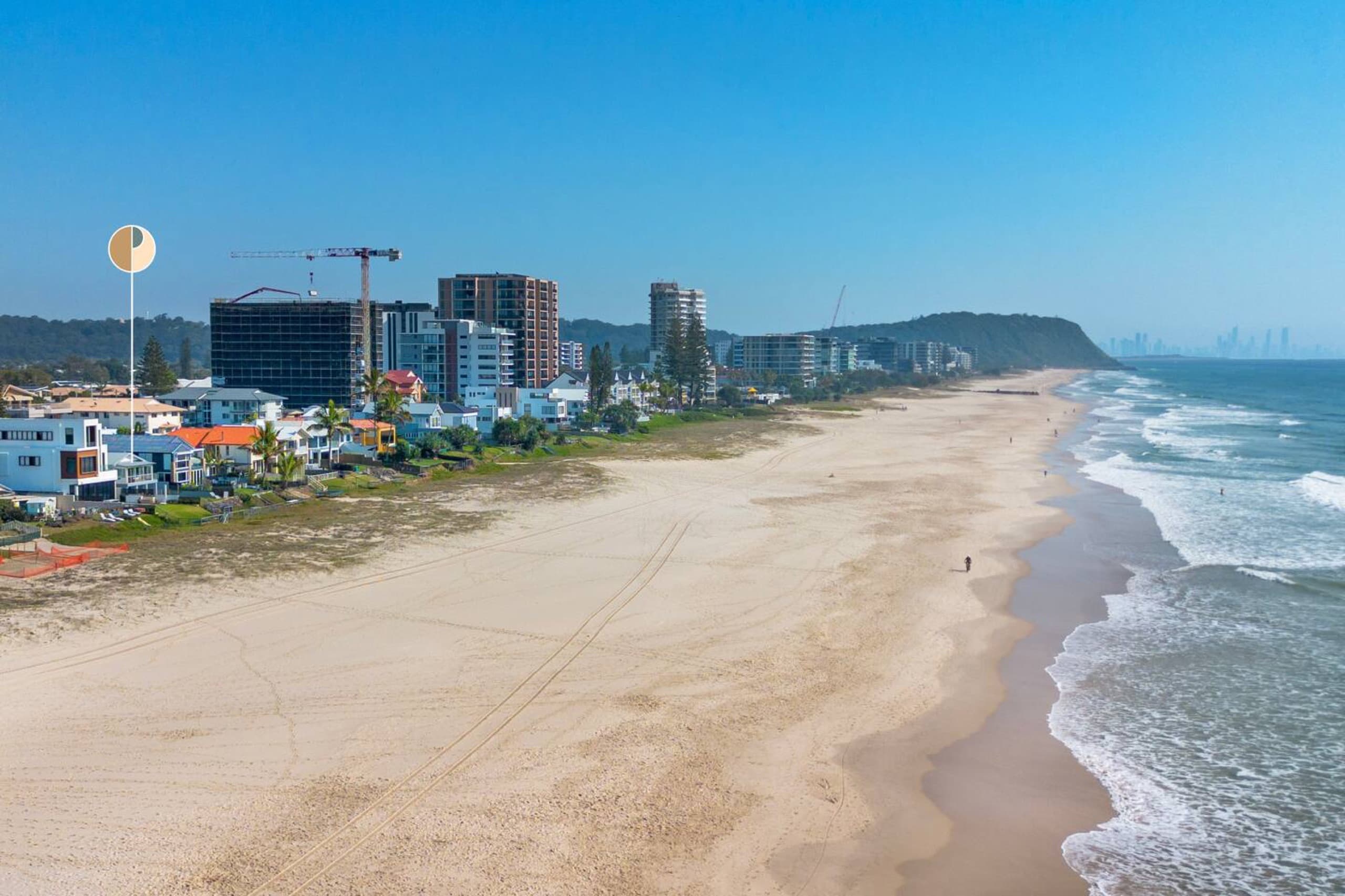 Absolute Beachfront | Sleeps 10 | 2 Secure Carparks, Palm Beach — photo 4