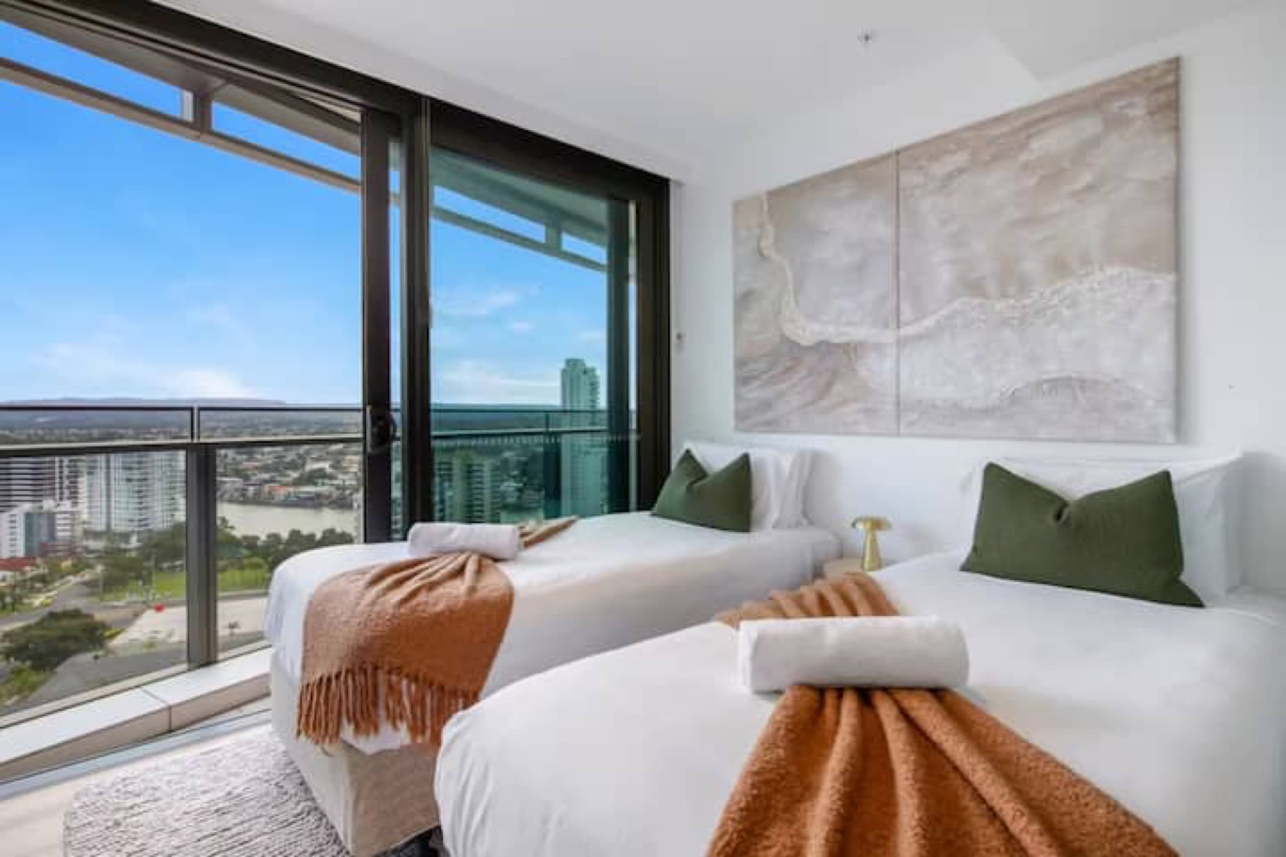Sunrise Views & Resort Pools | Jewel Surfers, Surfers Paradise — photo 4