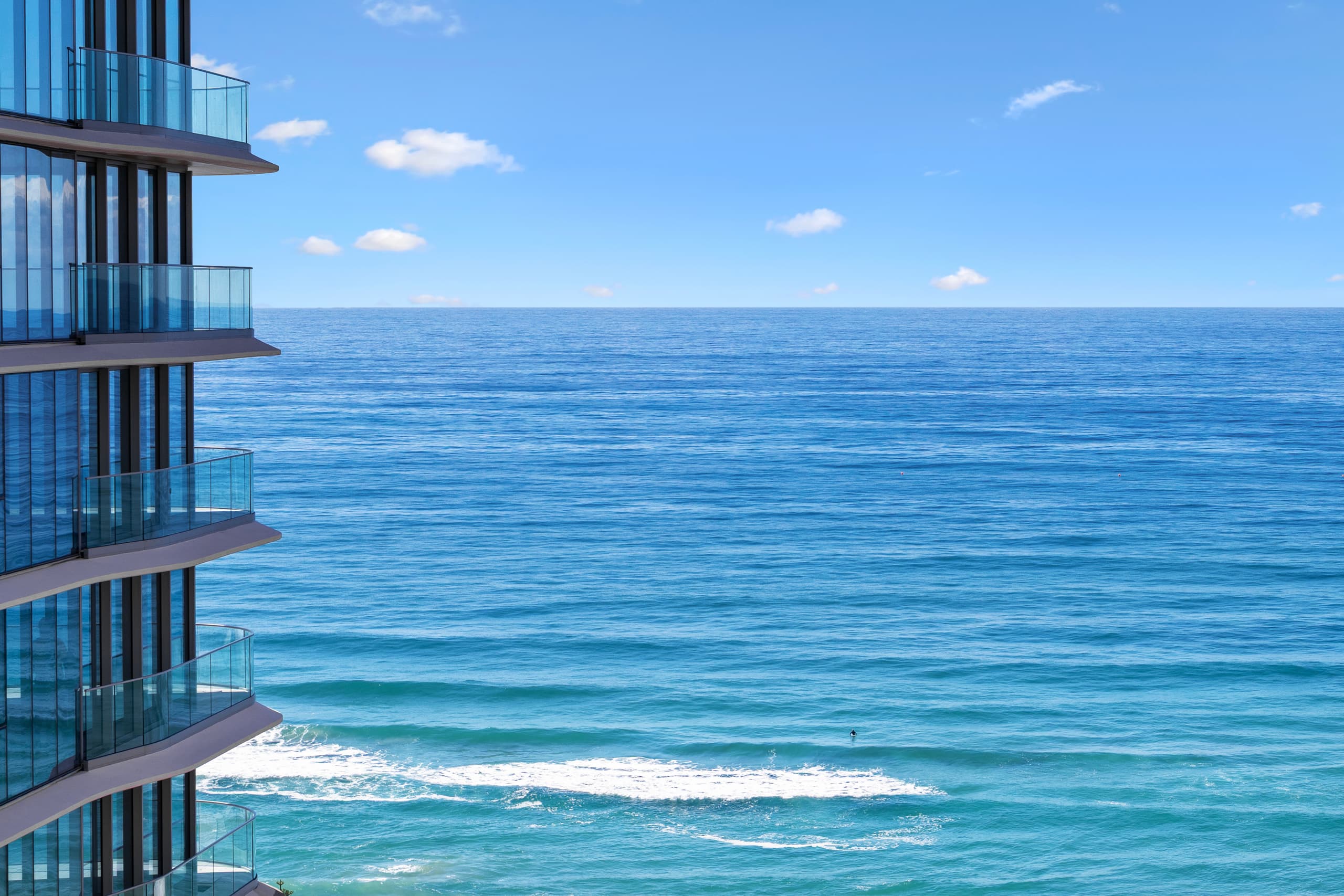 Luxury Seaside Retreat | Ocean Views 2 BR Parking, Burleigh Heads — photo 4