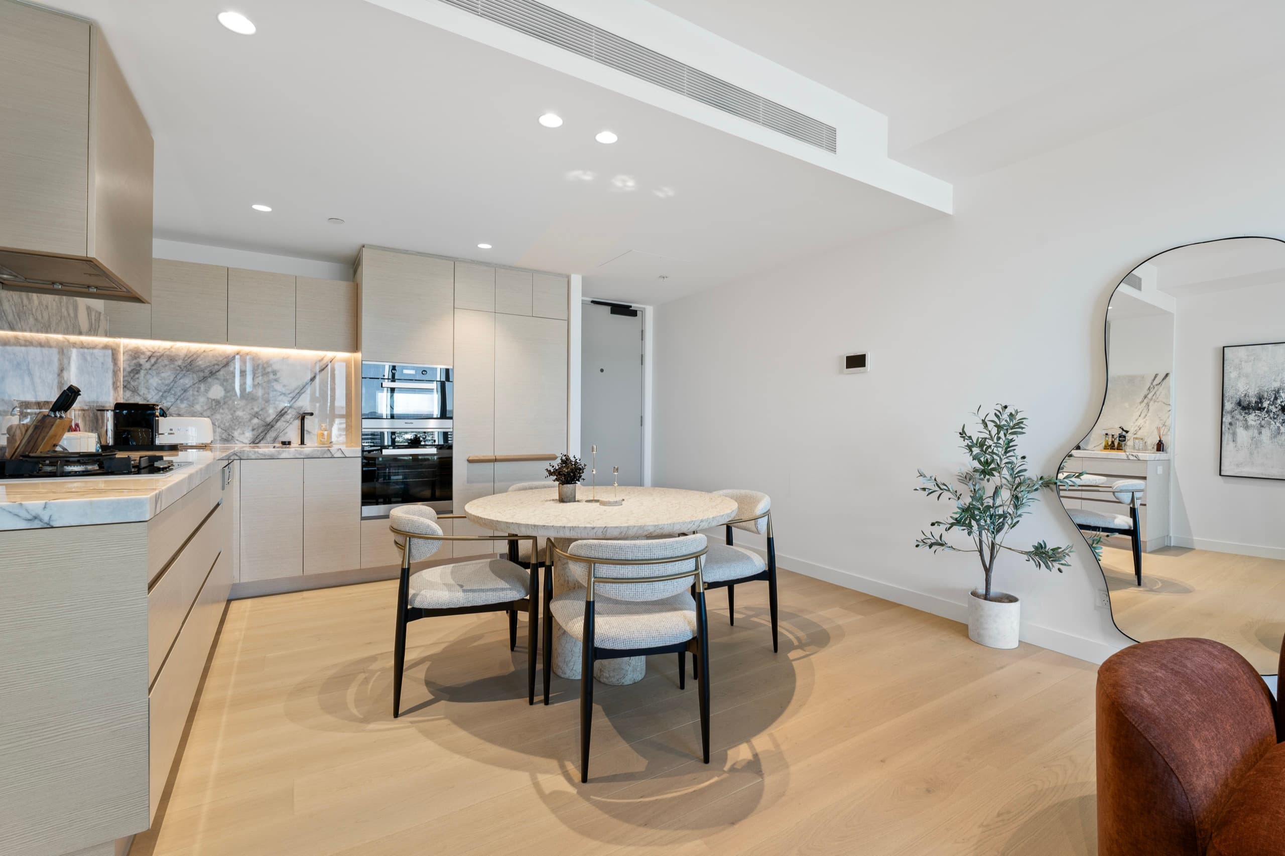 The Jewel Sky Suite | Panoramic Gold Coast Views, Surfers Paradise — photo 5
