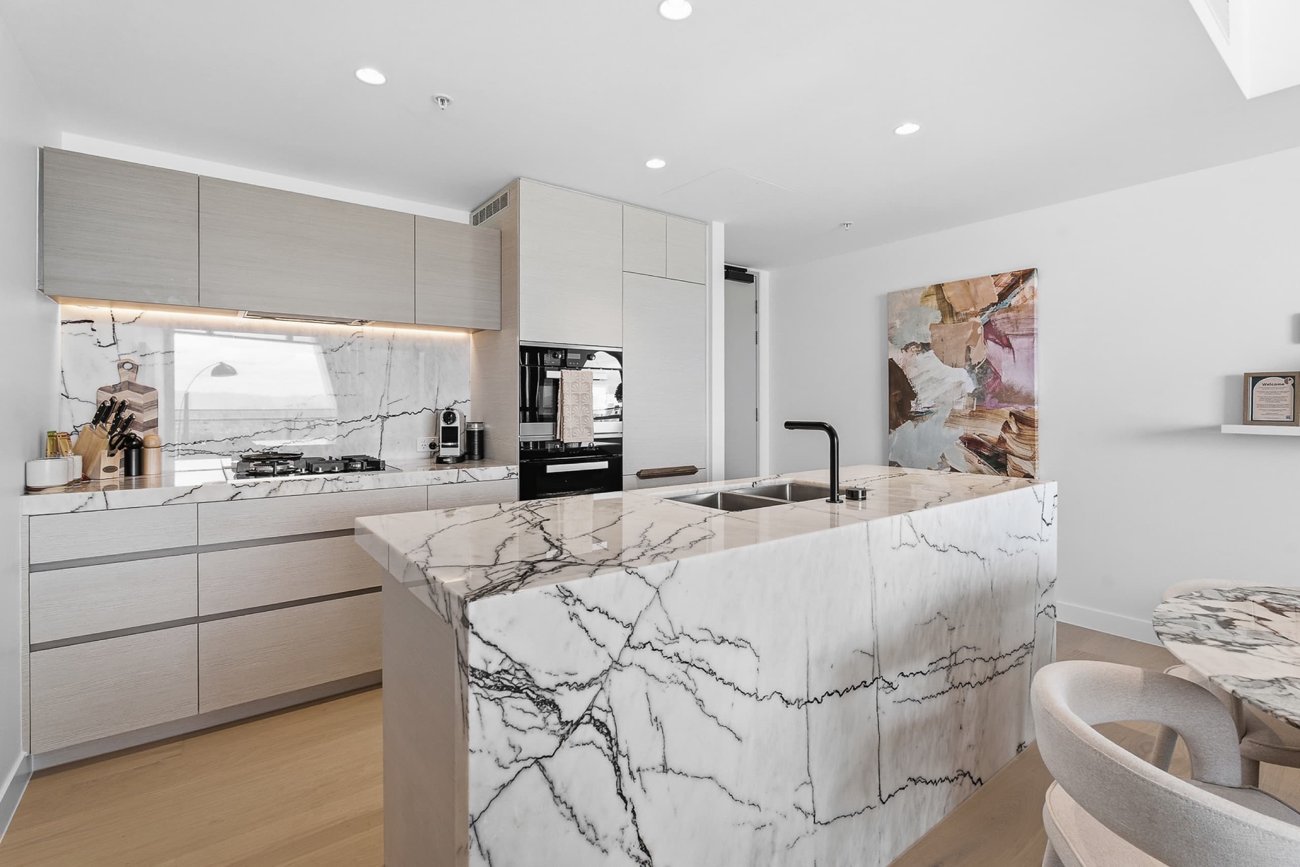 Luxury Jewel Sky Home | River & Hinterland, Surfers Paradise — photo 5