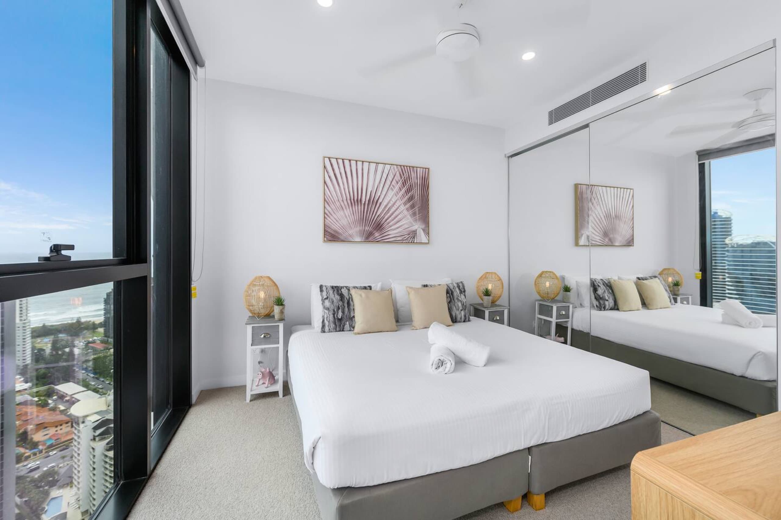 Coastal Chic 2 Bed Apt in Broadbeach, Broadbeach — photo 2