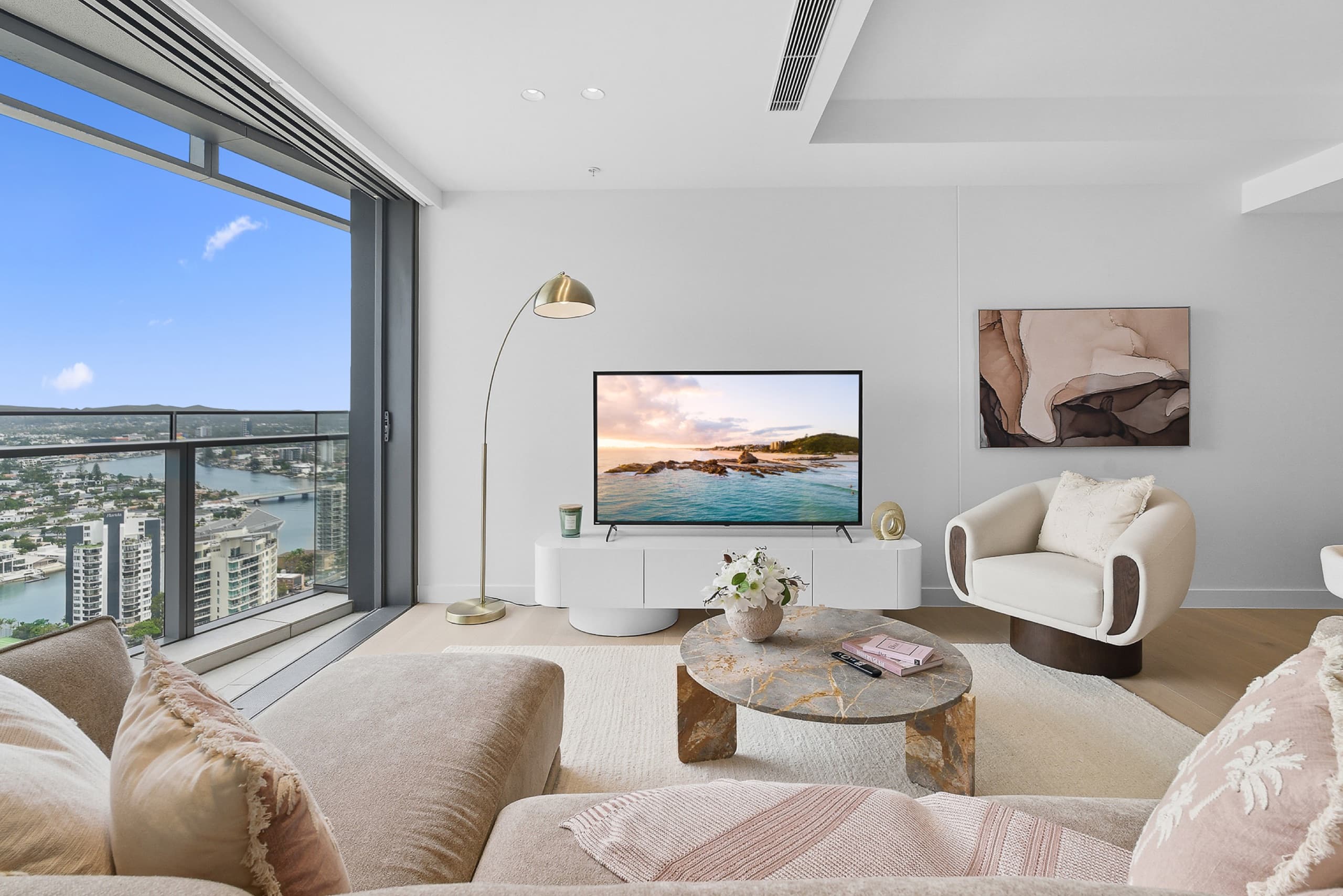 Luxury Jewel Sky Home | River & Hinterland, Surfers Paradise — photo 2
