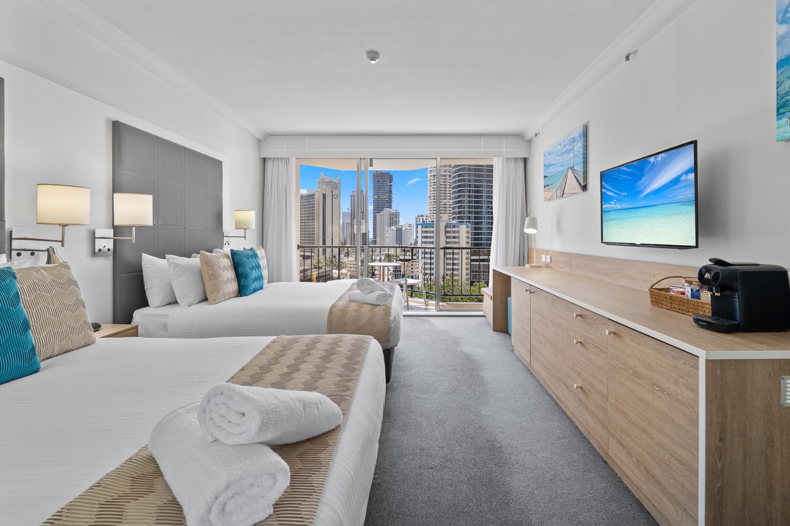Ocean View Studio - Steps to Beach - Sleeps 4, Surfers Paradise — photo 4