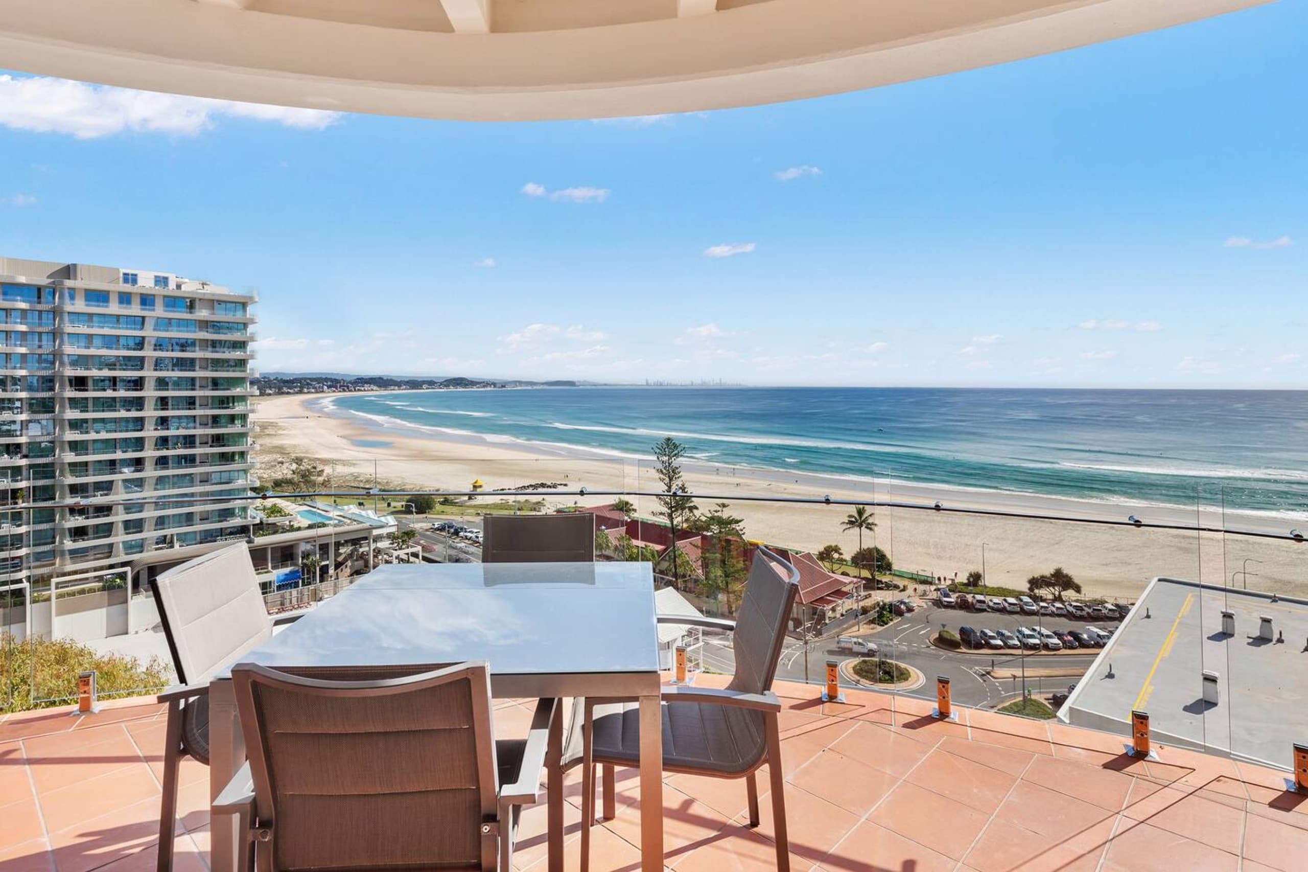 Stunning 2BR Penthouse with Kirra Beach Views, Coolangatta — photo 3