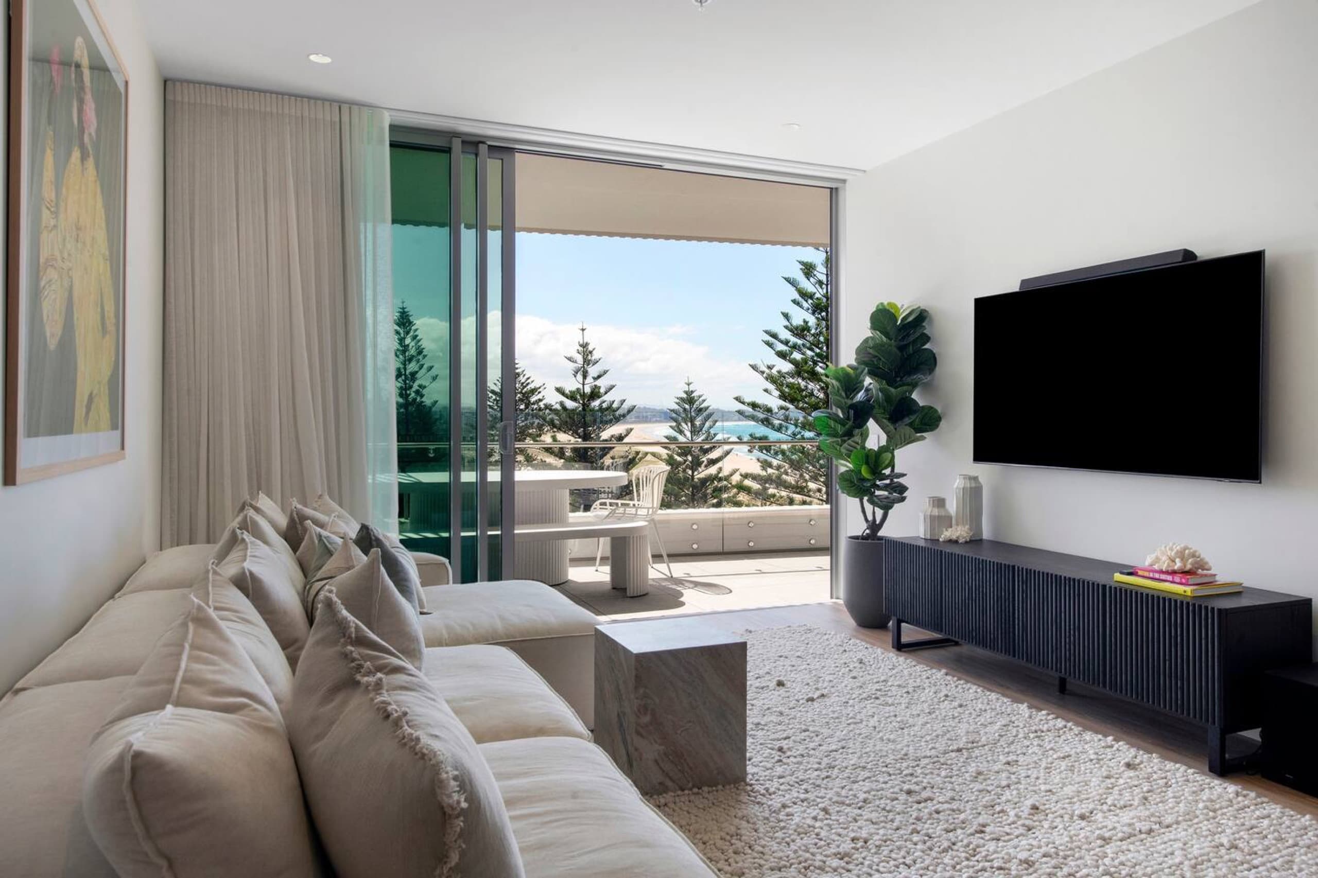 Beachfront Escape | Kirra | Ocean views | Sleeps 6, Coolangatta — photo 4