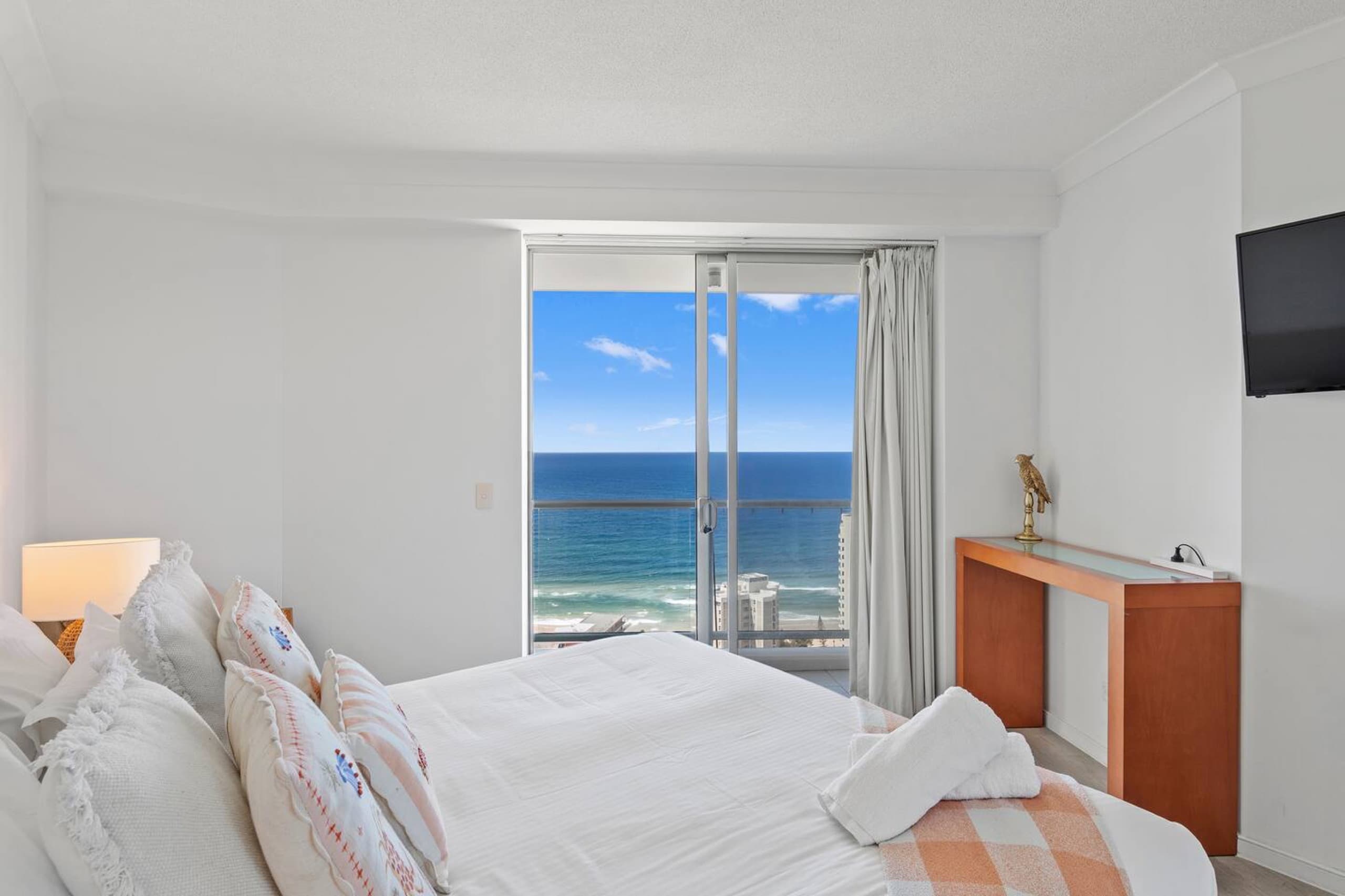 Ocean Breeze Haven | 3 Pools Gym Spa and Sauna, Surfers Paradise — photo 5