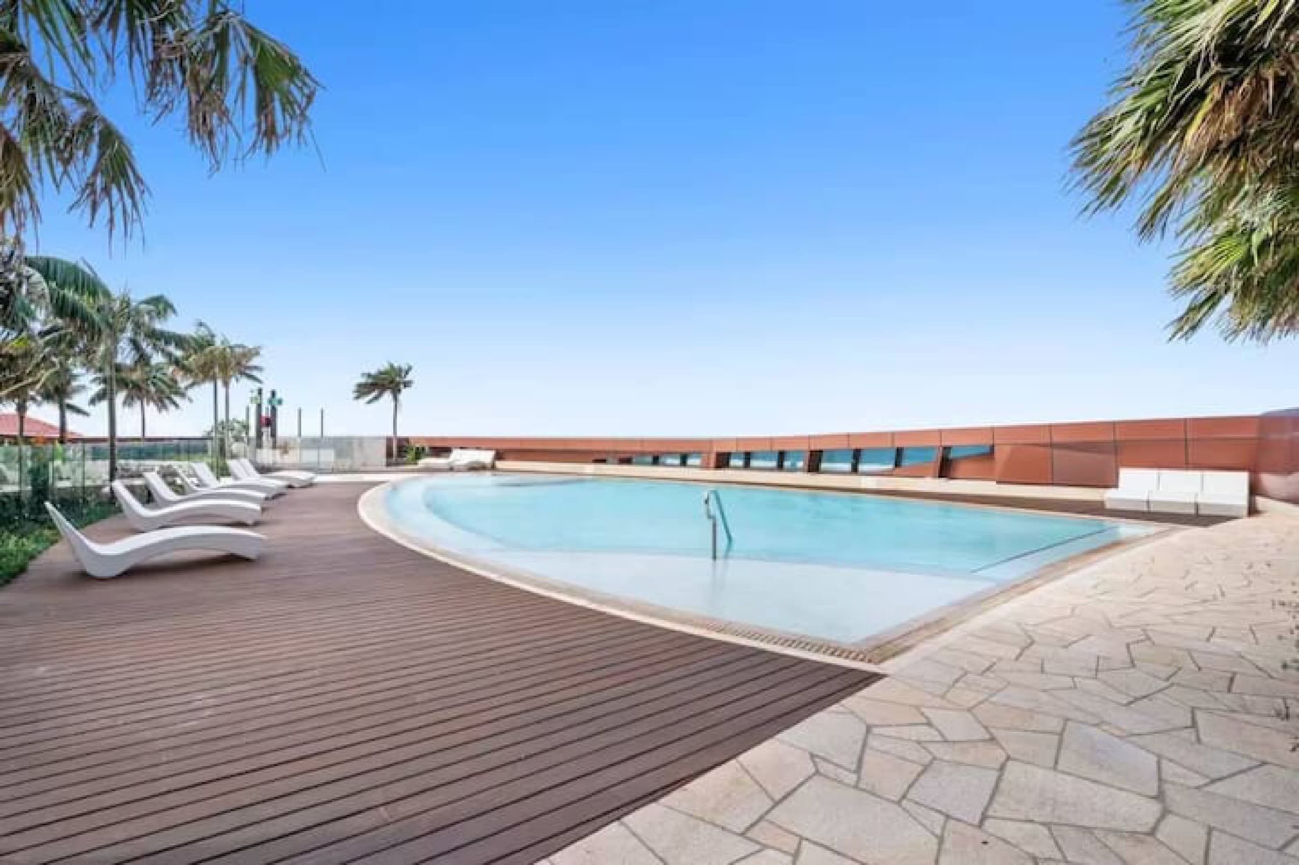 Sunrise Views & Resort Pools | Jewel Surfers, Surfers Paradise — photo 5