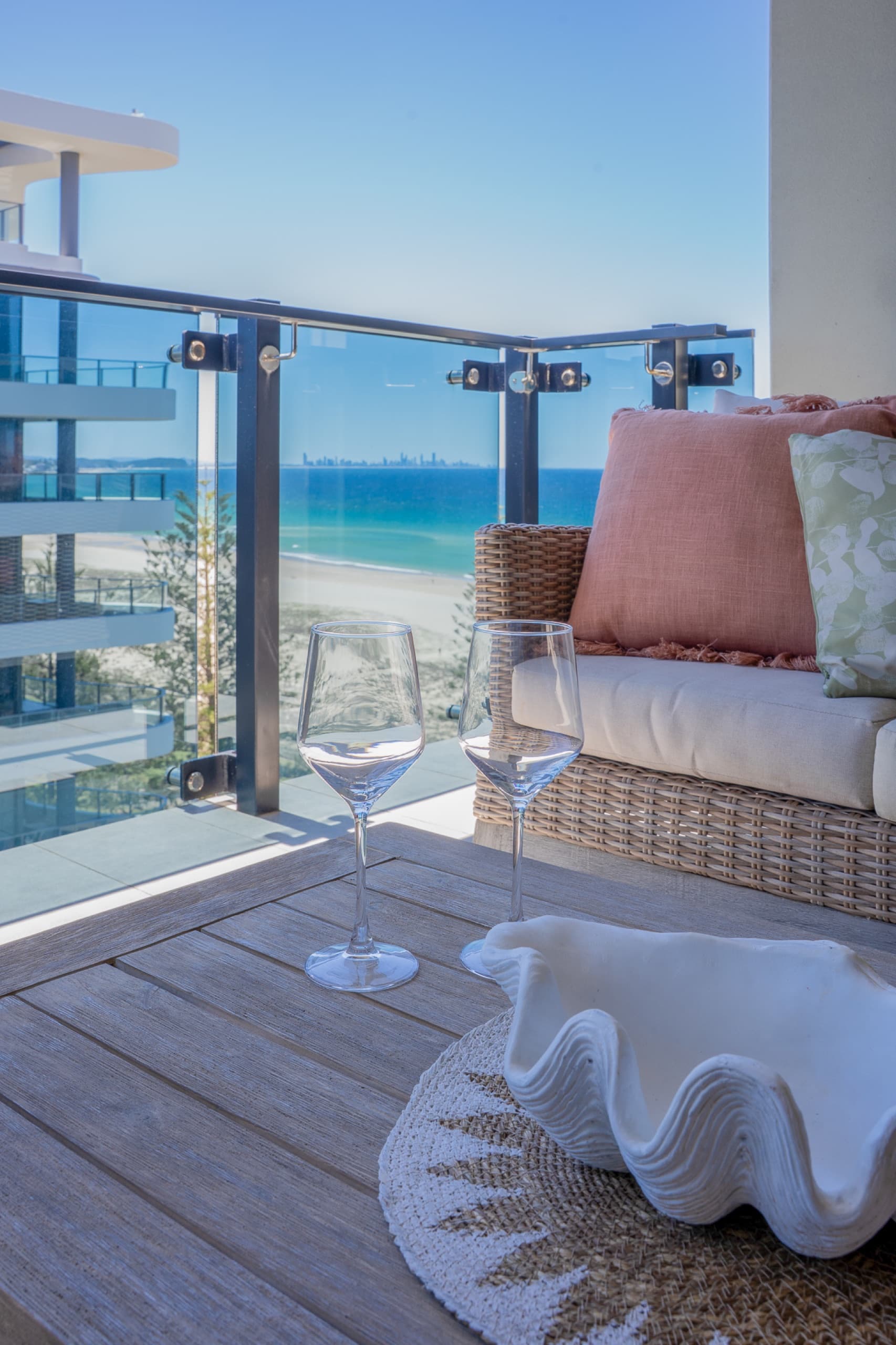 Kirra Coastline Luxury | Oceanfront Level 12 | Pool, Coolangatta — photo 3