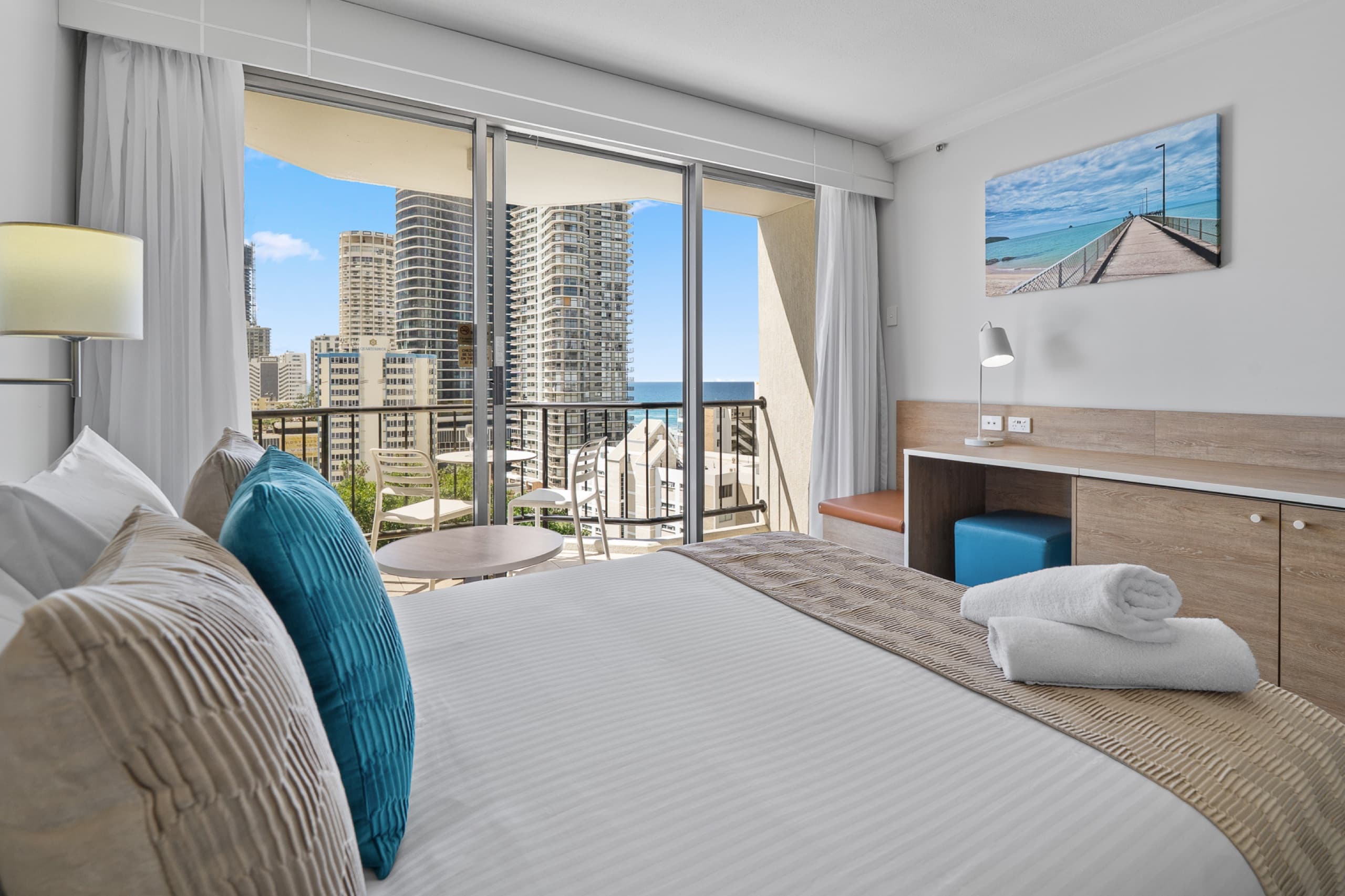 Ocean View Studio - Steps to Beach - Sleeps 4, Surfers Paradise — photo 5