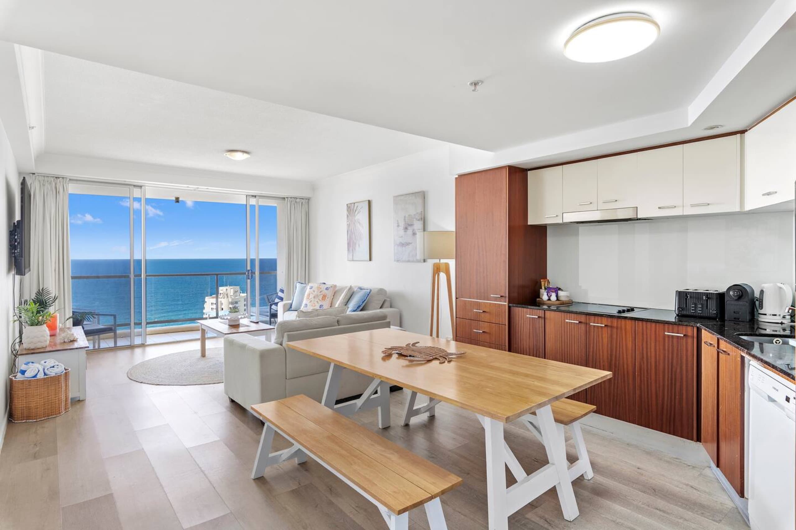 Ocean Breeze Haven | 3 Pools Gym Spa and Sauna, Surfers Paradise — photo 3