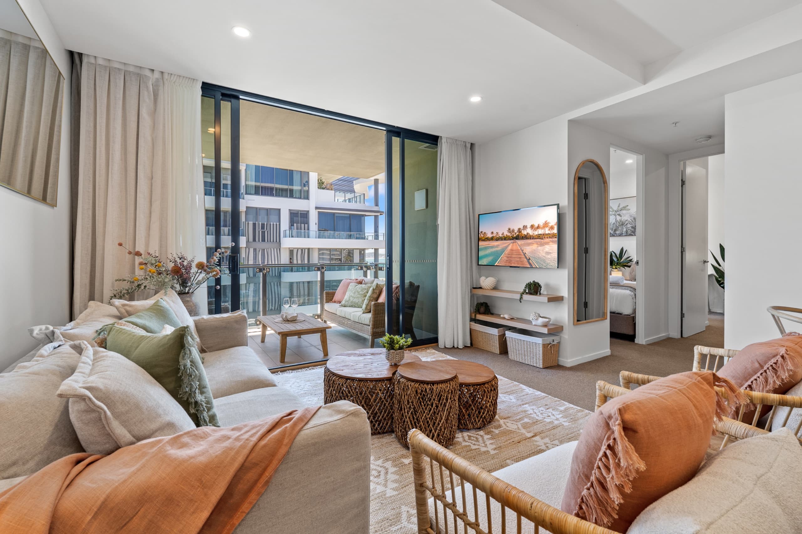 Kirra Coastline Luxury | Oceanfront Level 12 | Pool, Coolangatta — photo 5