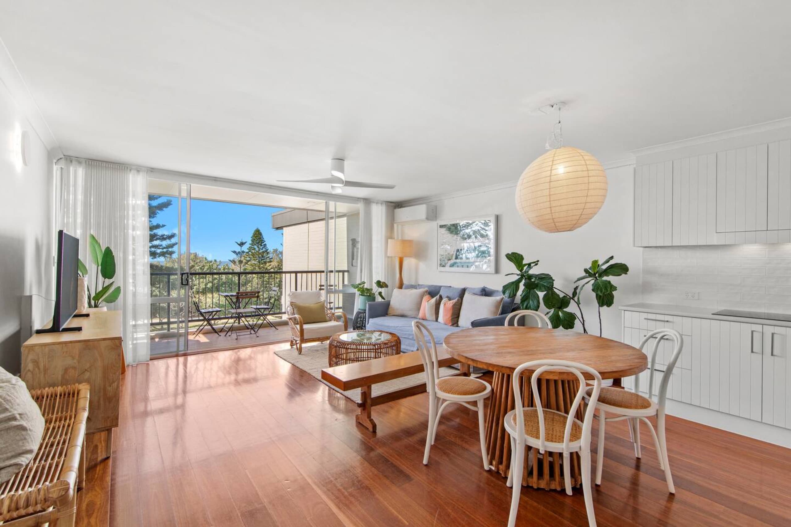Burleigh Oceanfront Getaway | 2BR Apartment, Burleigh Heads — photo 5