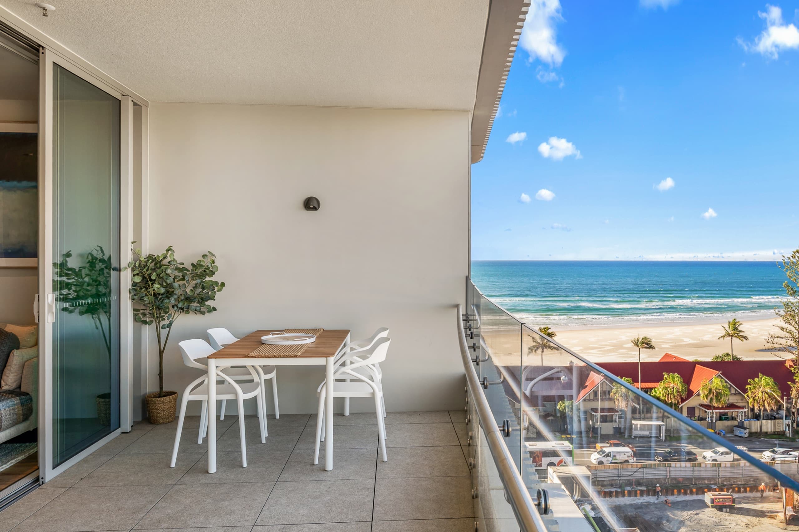 The Kirra Suite | Miles Residences | Ocean Views, Coolangatta — photo 3