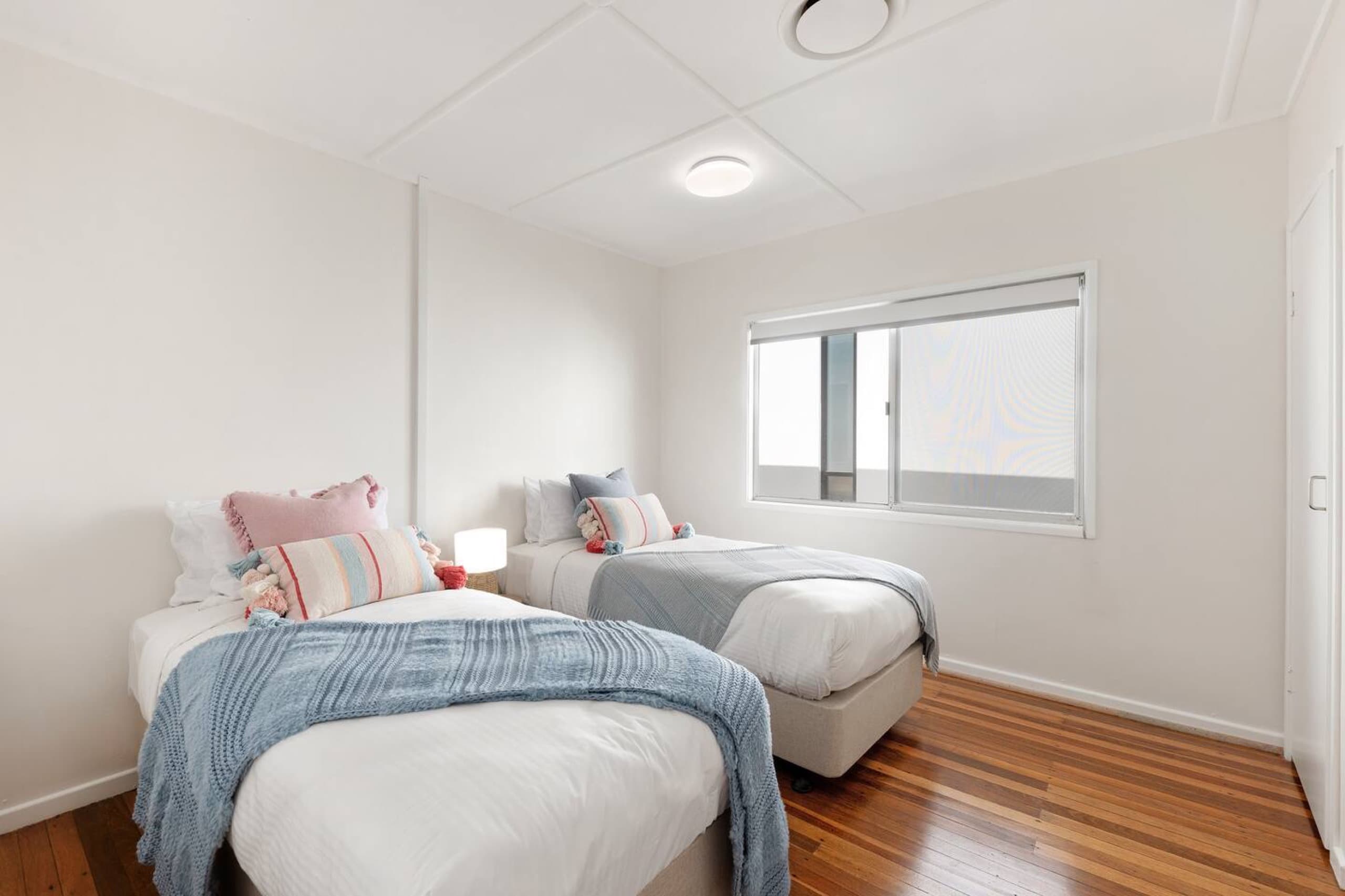 Absolute Beachfront | Sleeps 10 | 2 Secure Carparks, Palm Beach — photo 5