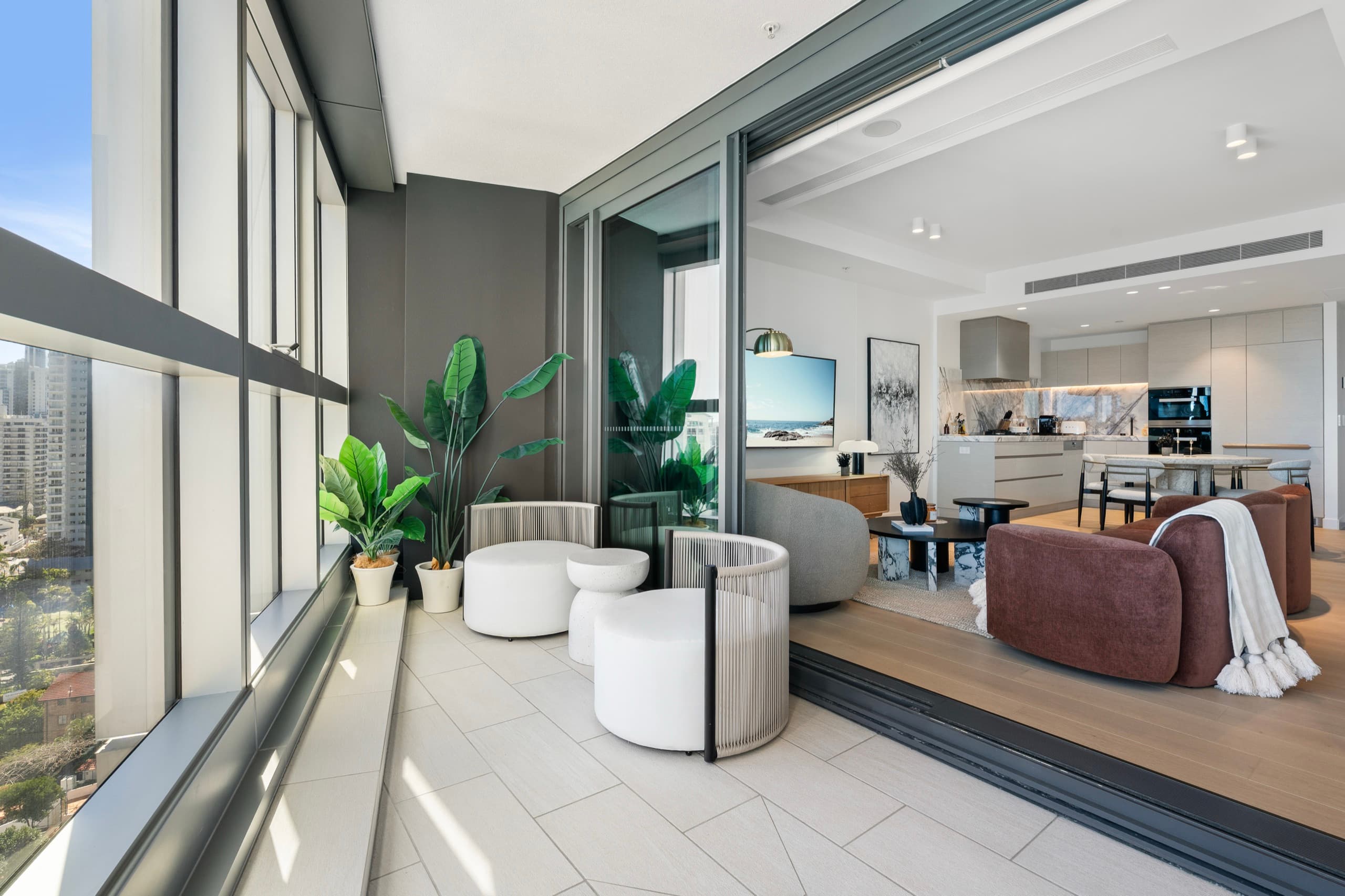 The Jewel Sky Suite | Panoramic Gold Coast Views, Surfers Paradise — photo 4