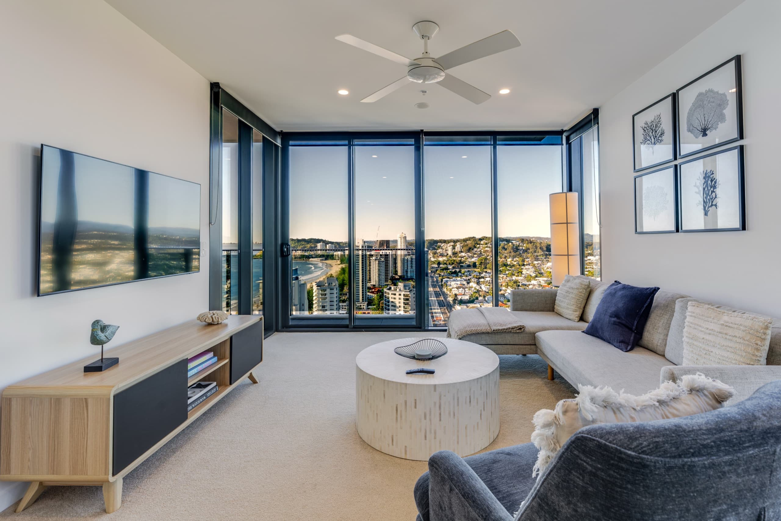 Sky-High Penthouse | Absolute Ocean Views, Burleigh Heads — photo 4