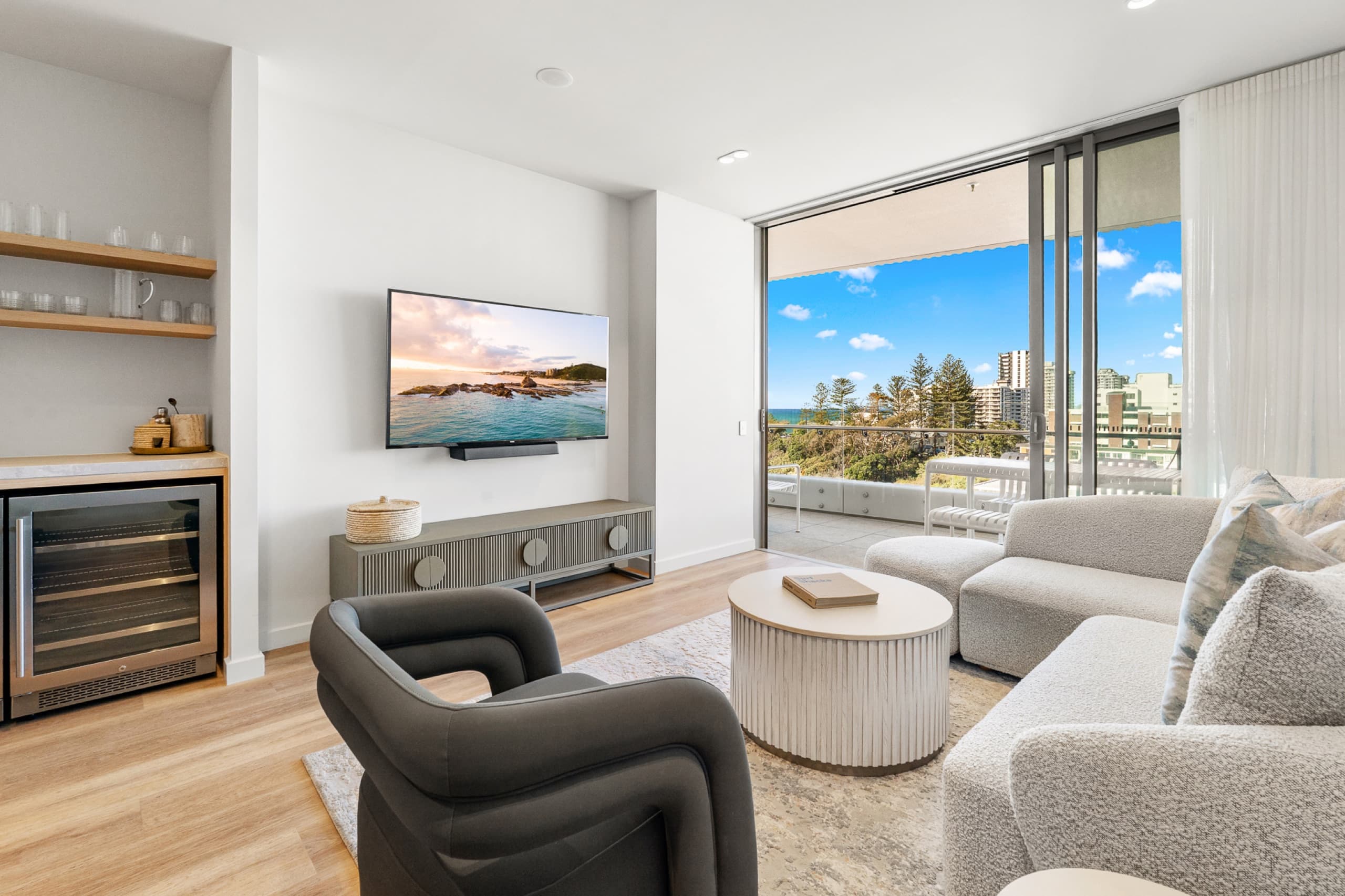 Kirra Beach Luxury | Resort Pool & Views | Parking, Coolangatta — photo 2