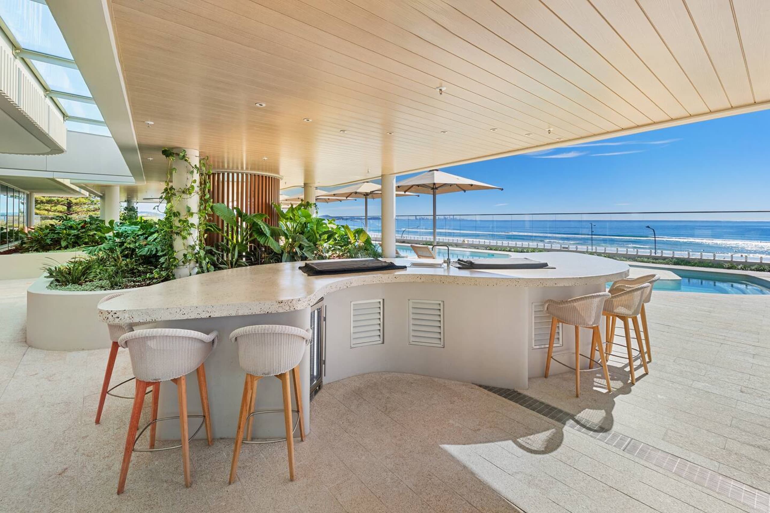 Luxurious 2BR/2BA @ The Miles Residences, Coolangatta — photo 4
