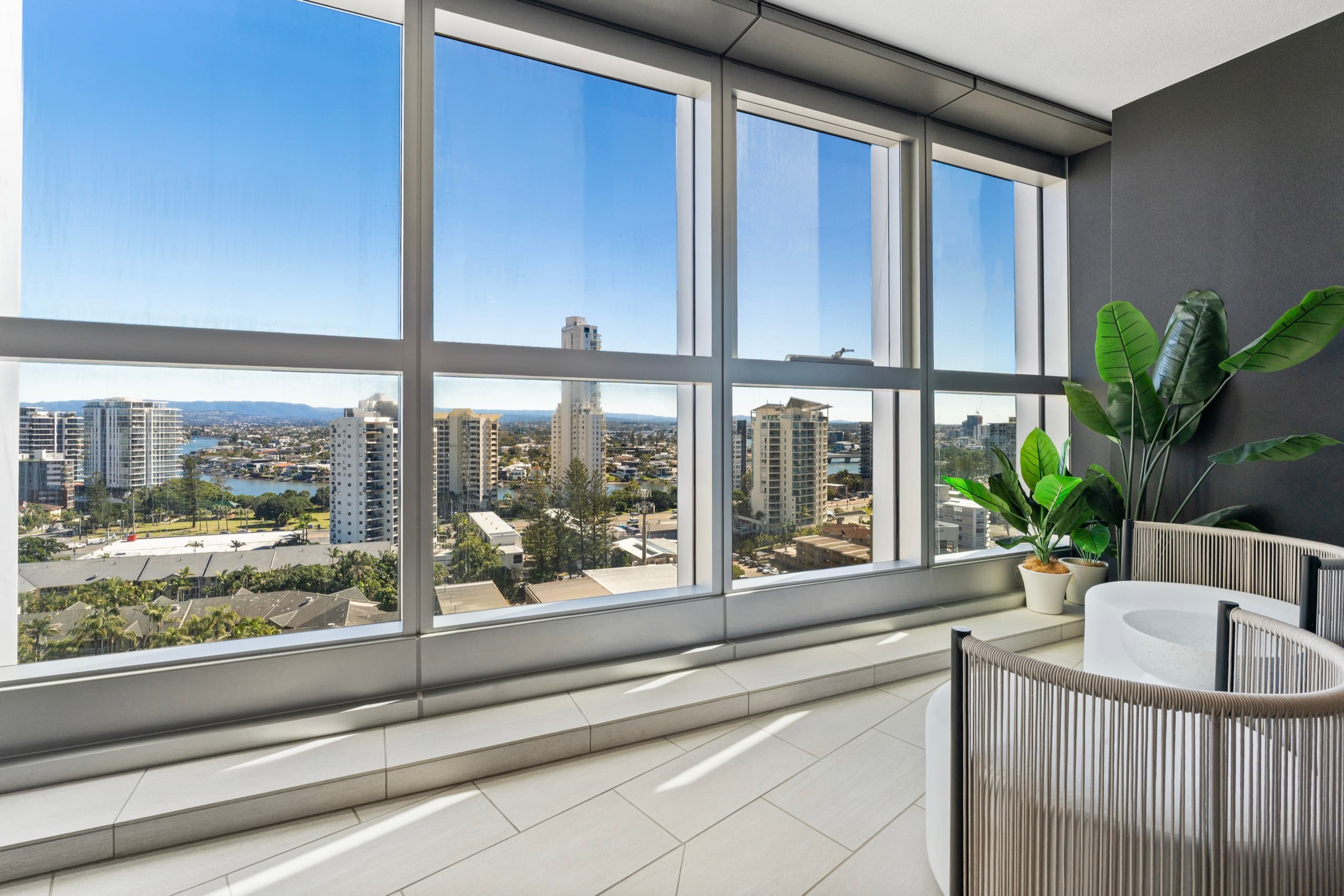 The Jewel Sky Suite | Panoramic Gold Coast Views, Surfers Paradise — photo 3