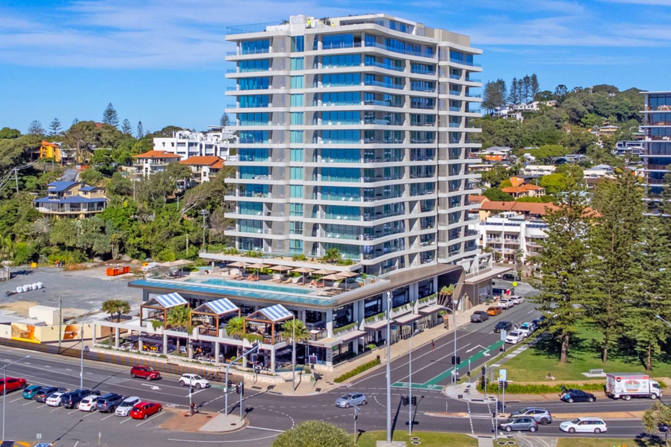 Beachfront Escape | Kirra | Ocean views | Sleeps 6, Coolangatta — photo 2