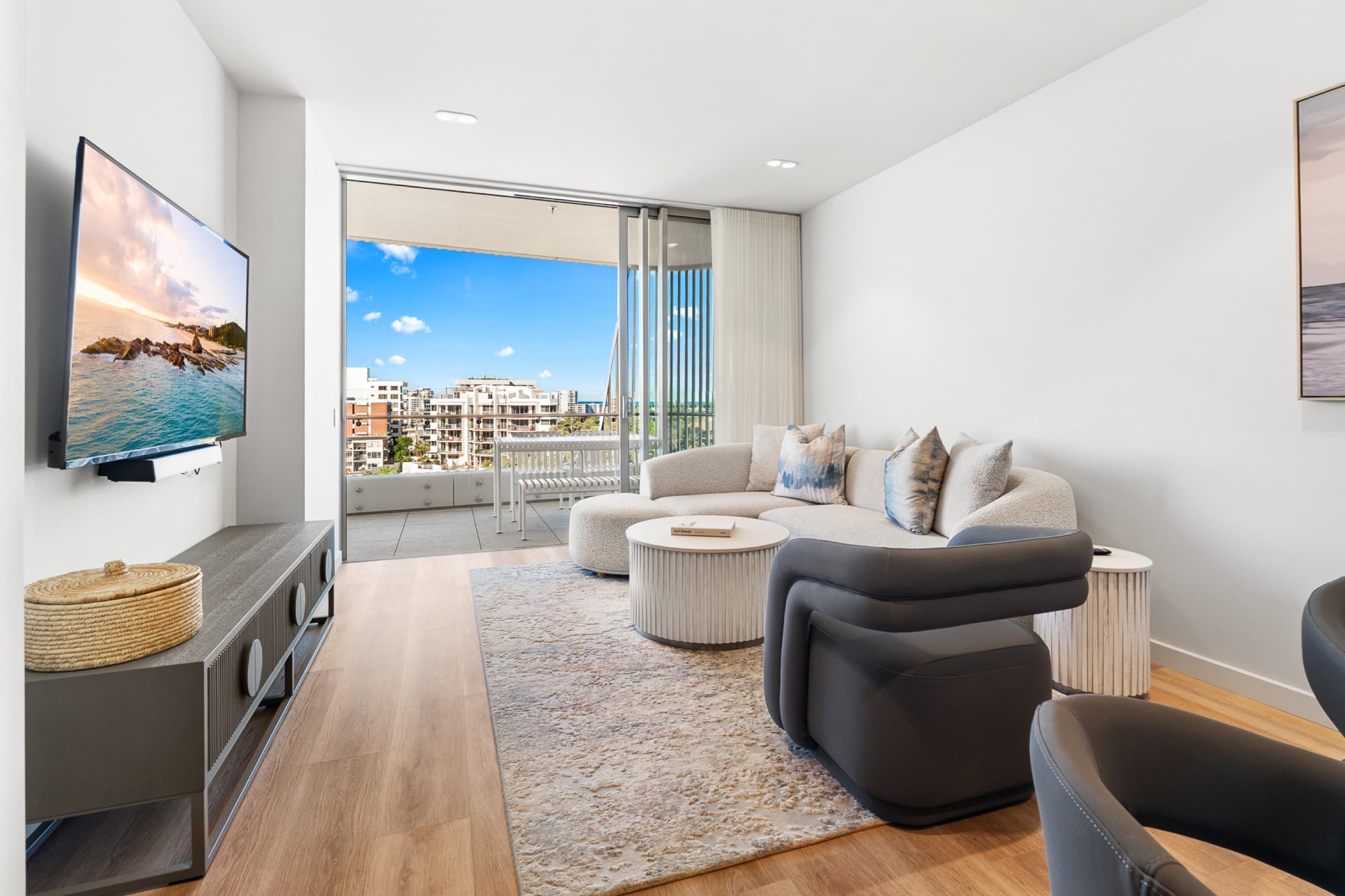 Kirra Beach Luxury | Resort Pool & Views | Parking, Coolangatta — photo 5