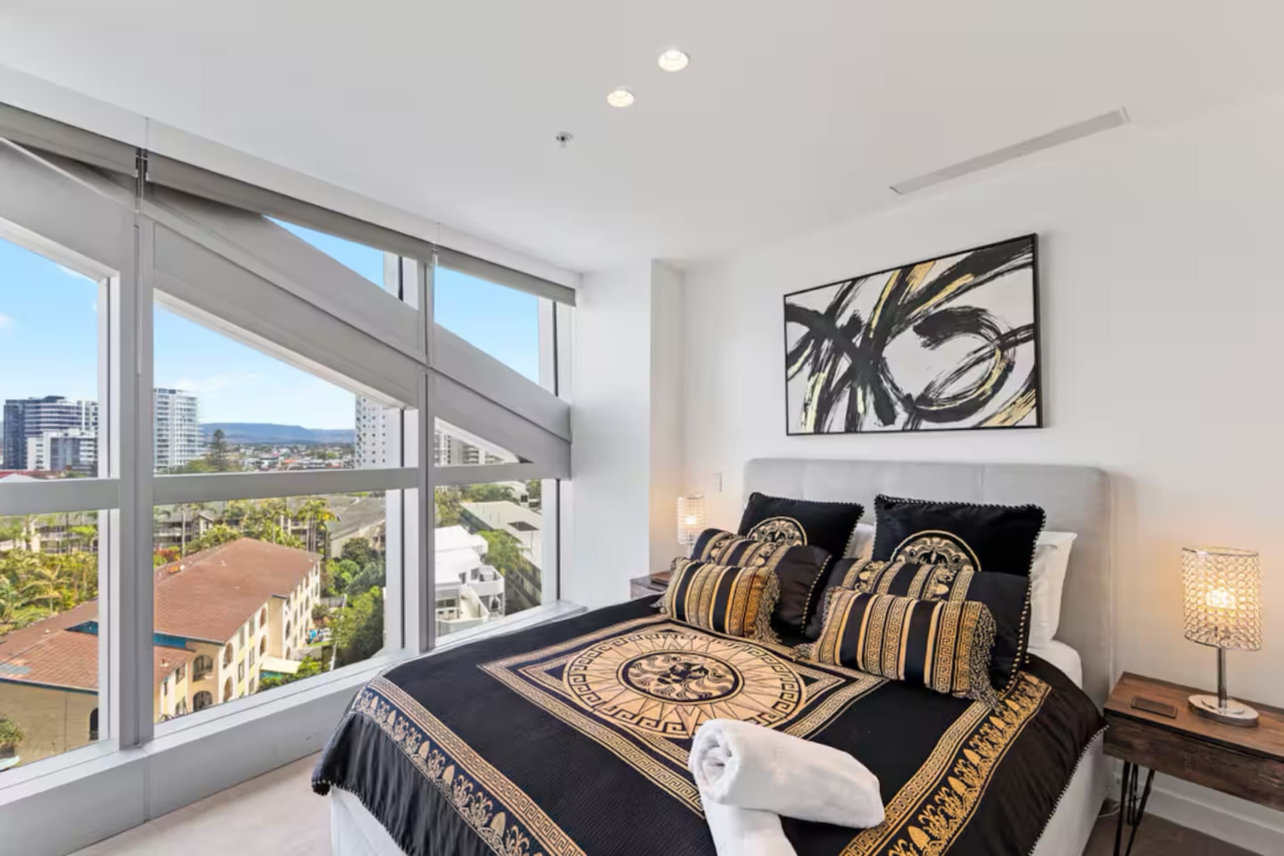 The Jewel - Stylish 6th-Floor Apartment + Parking, Surfers Paradise — photo 2