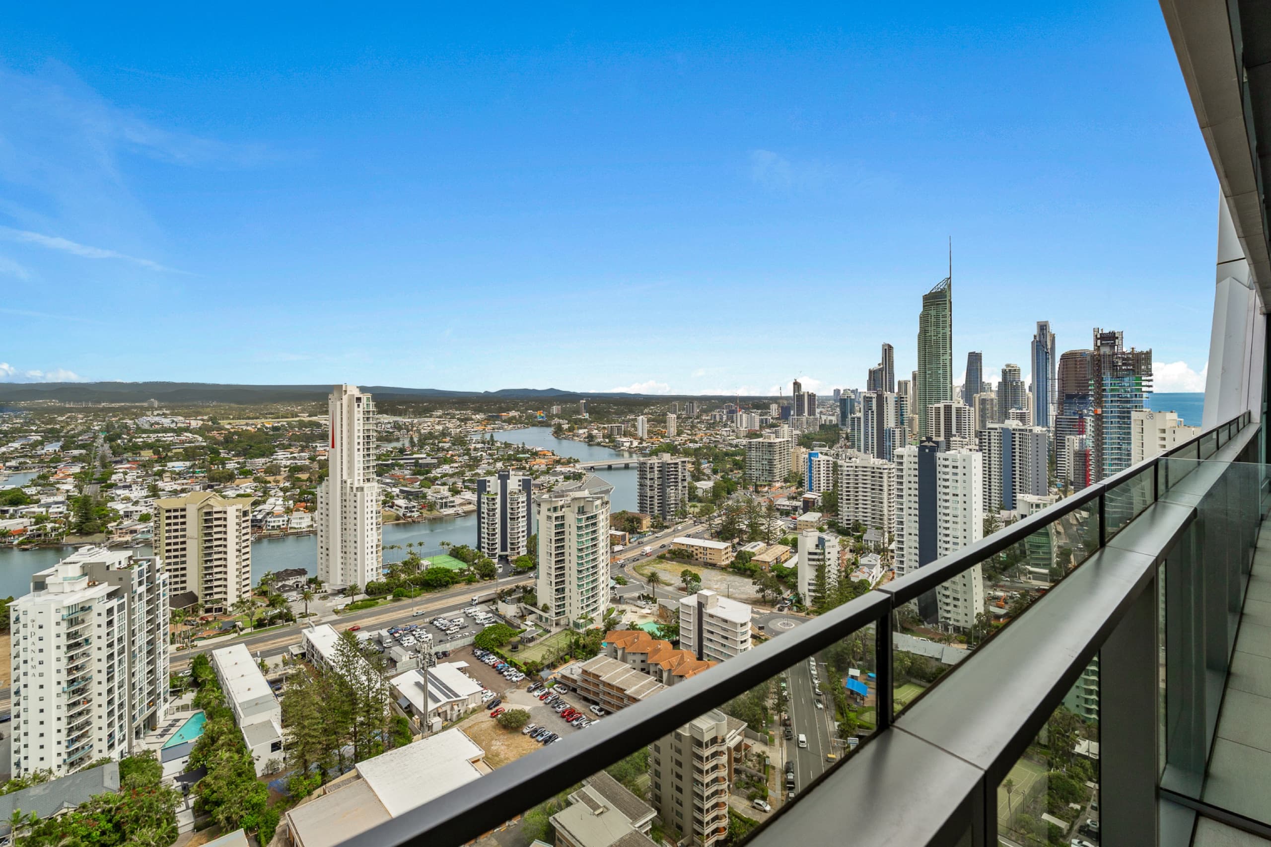 Luxury Jewel Sky Home | River & Hinterland, Surfers Paradise — photo 3