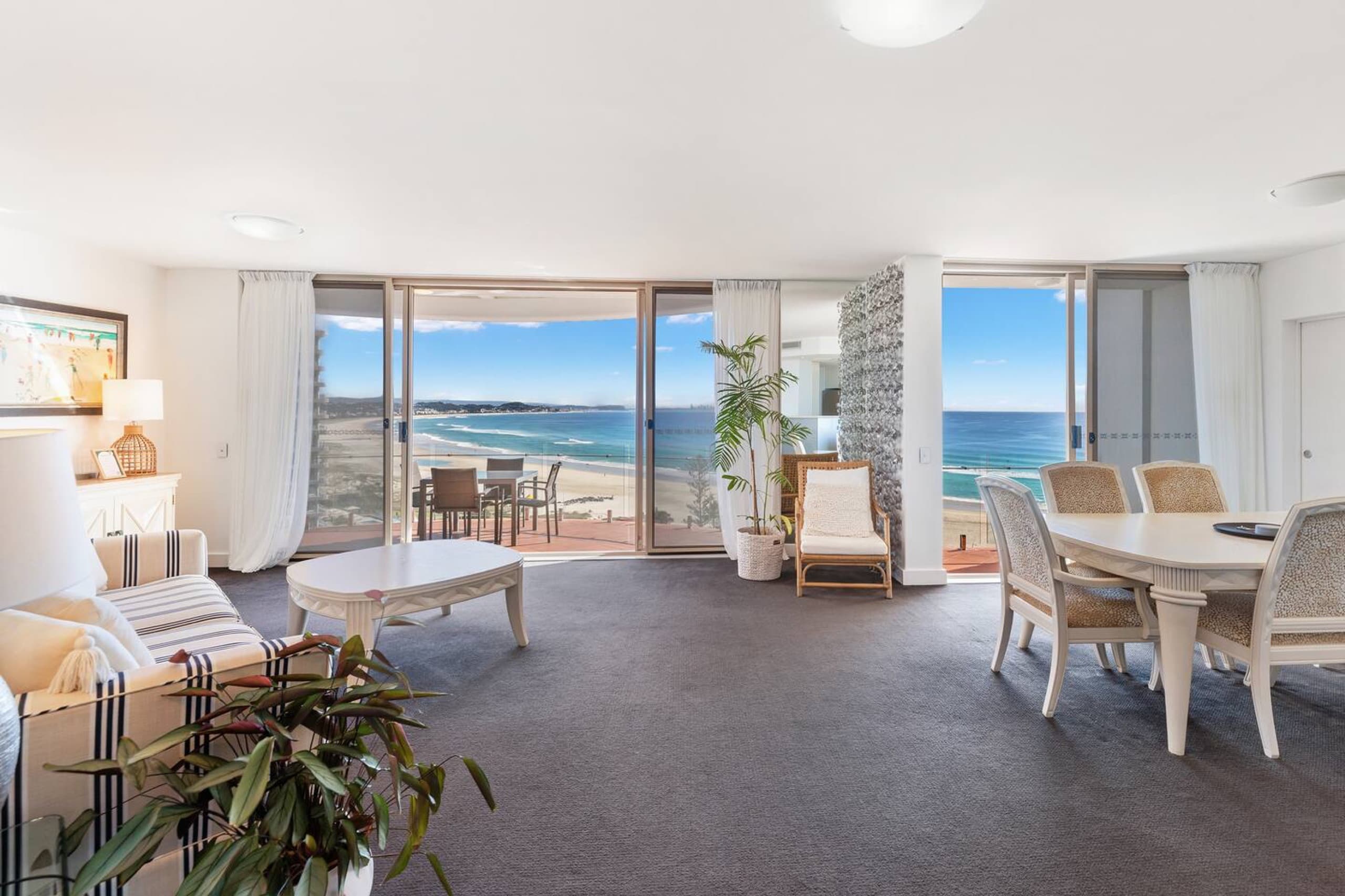 Stunning 2BR Penthouse with Kirra Beach Views, Coolangatta — photo 5