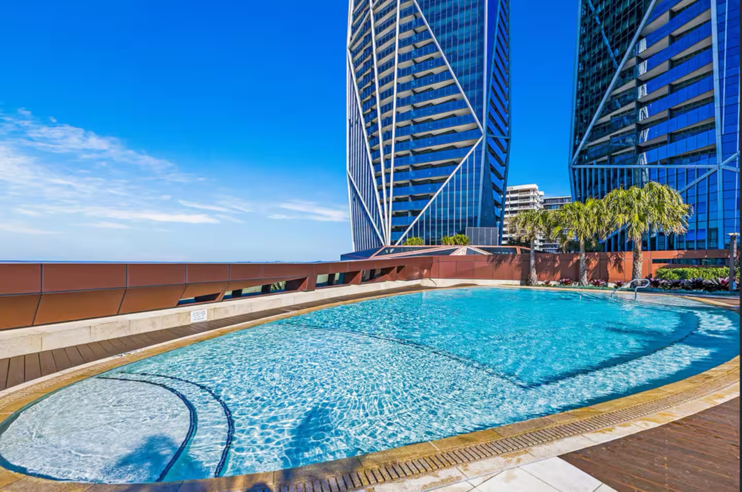 The Jewel - Stylish 6th-Floor Apartment + Parking, Surfers Paradise — photo 4