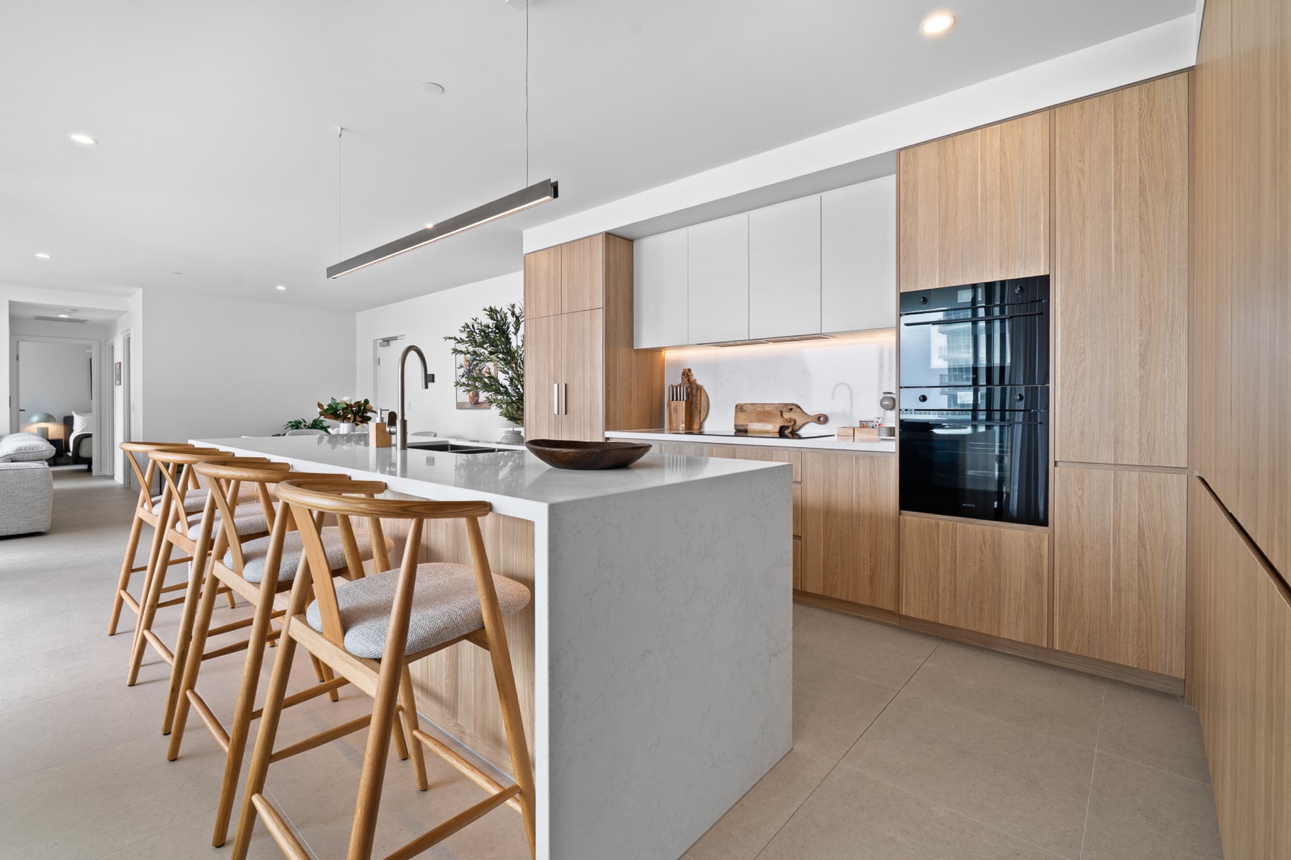 Kirra Oceanfront Escape | Stylish Coastal 3BR, Coolangatta — photo 3