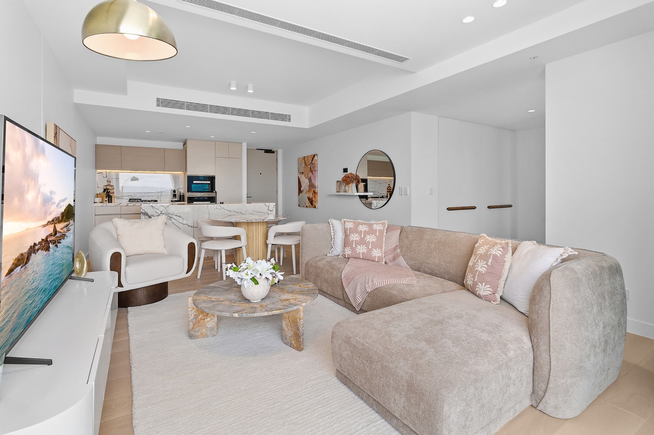 Luxury Jewel Sky Home | River & Hinterland, Surfers Paradise — photo 4