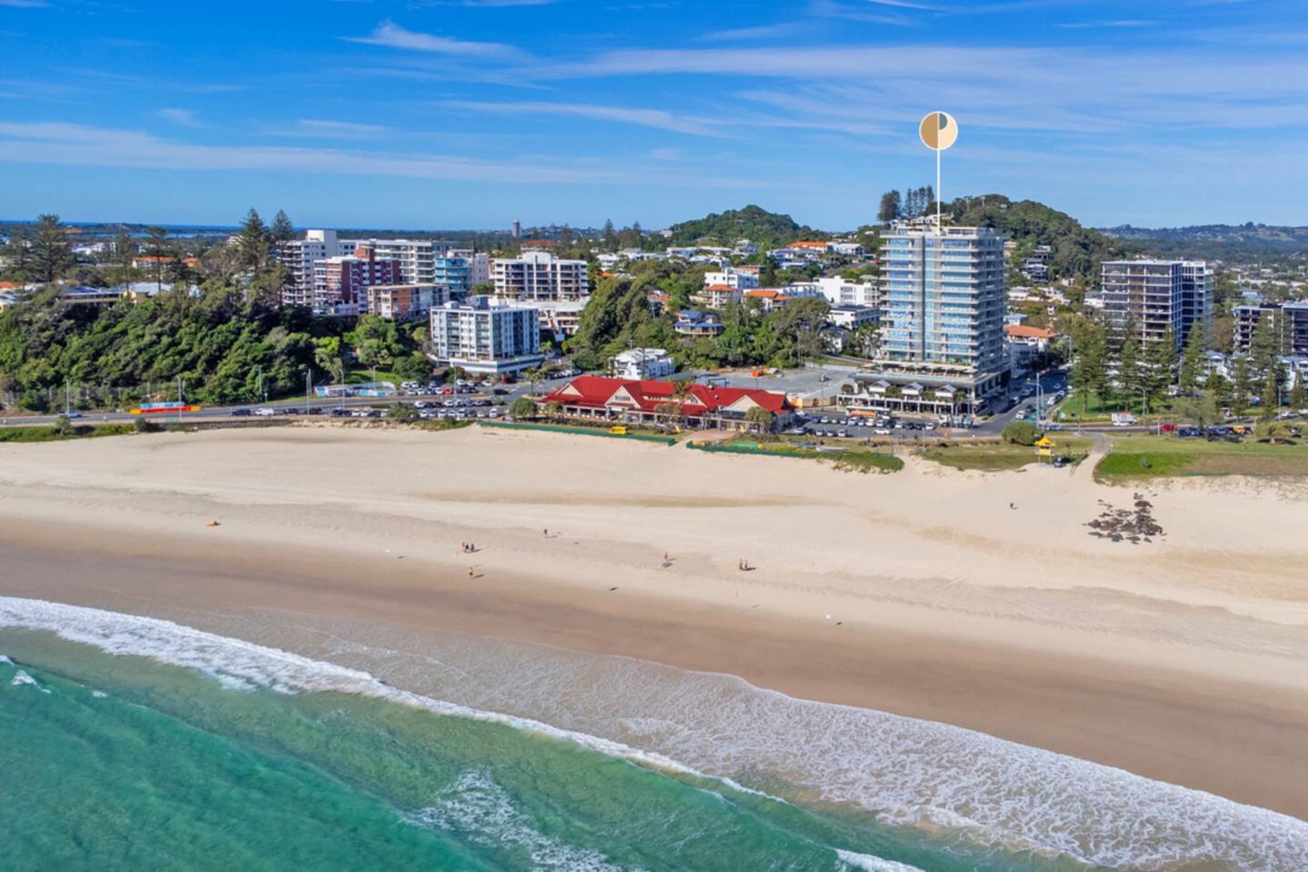 Beachfront Escape | Kirra | Ocean views | Sleeps 6 in Coolangatta