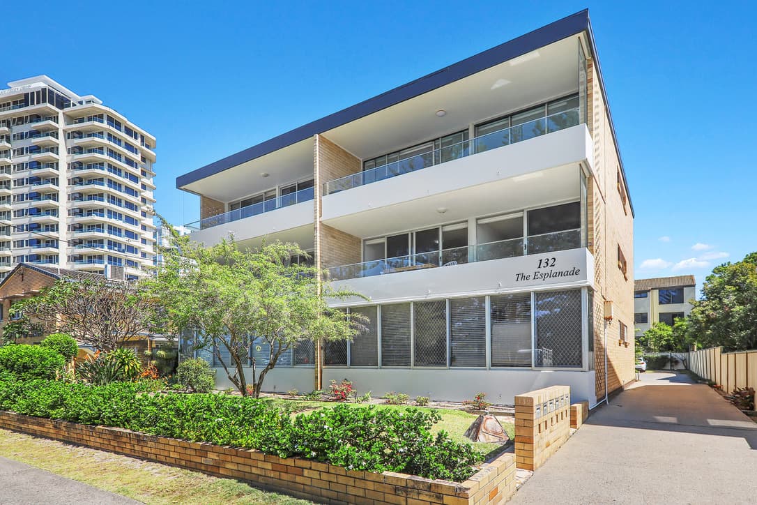 Beachfront Retreat at Burleigh | Peaceful and Cosy in Burleigh Heads