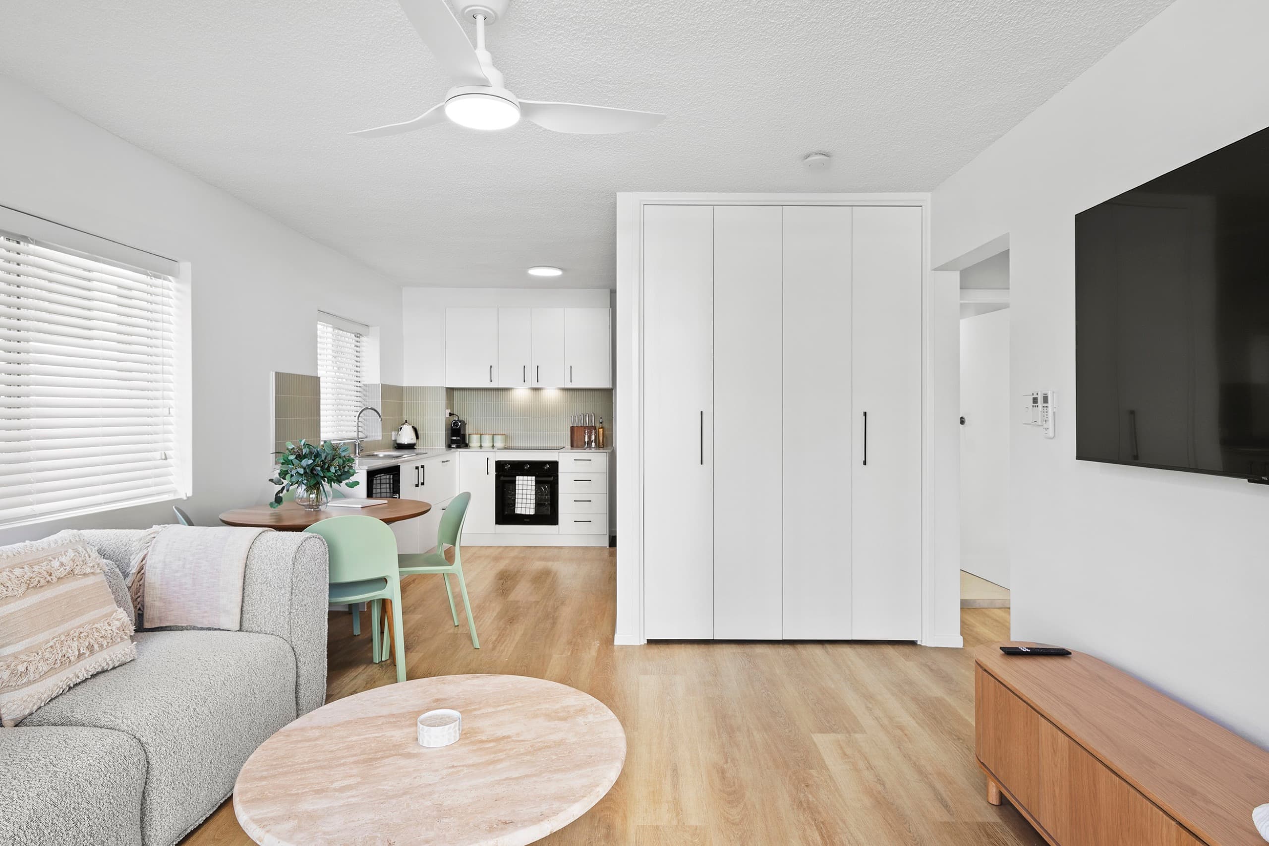The Drift | King Beds | Oceanfront | Free Parking in Burleigh Heads