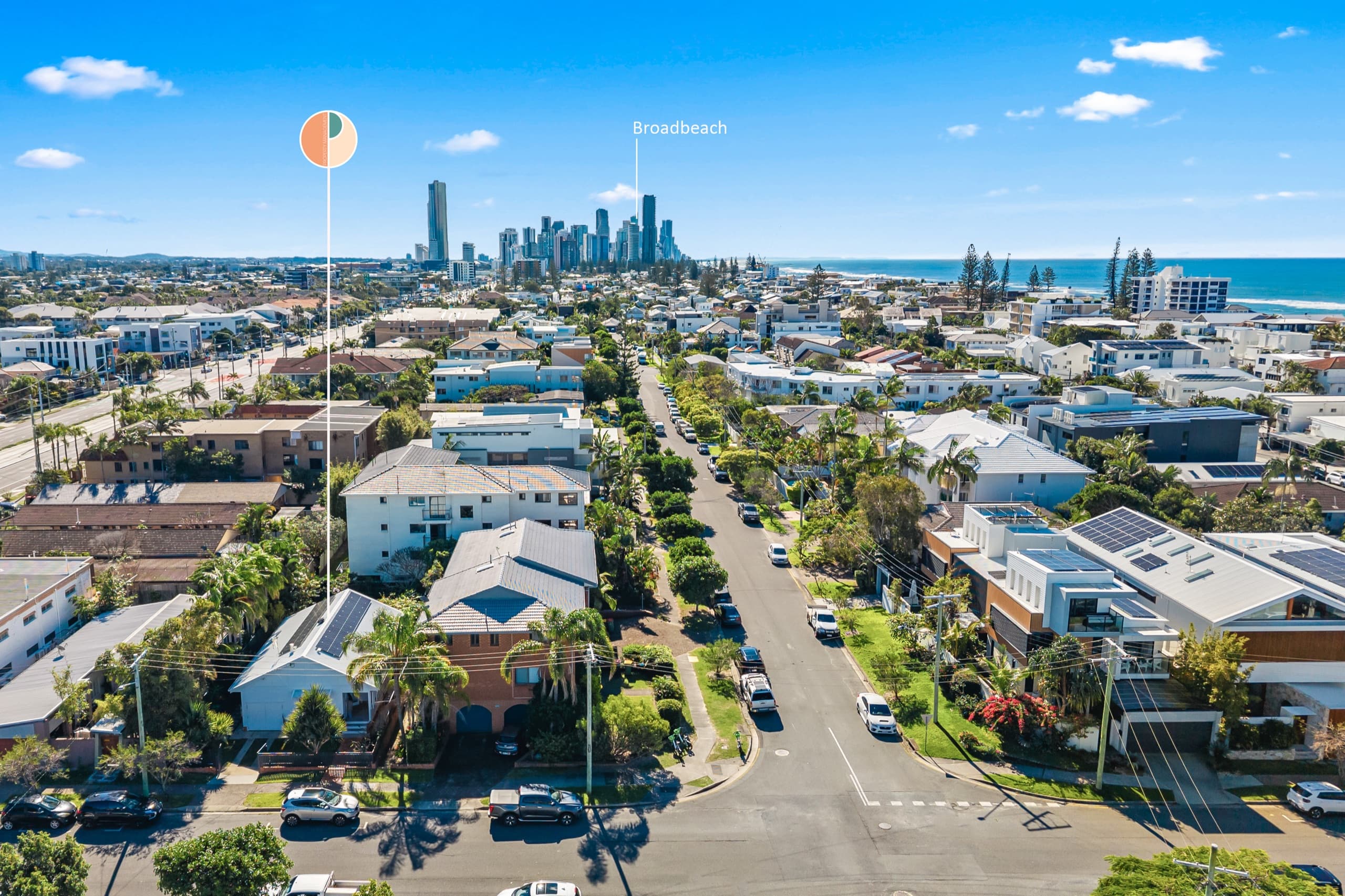 Surf's Up Beach House - Walk to the Beach in Mermaid Beach