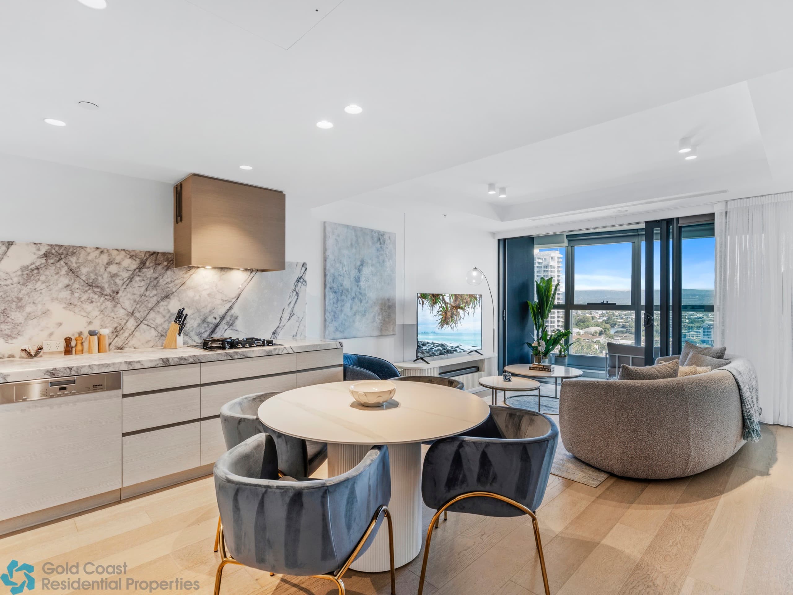 2BR Jewel | Hinterland View | Pool, WiFi, Parking in Surfers Paradise