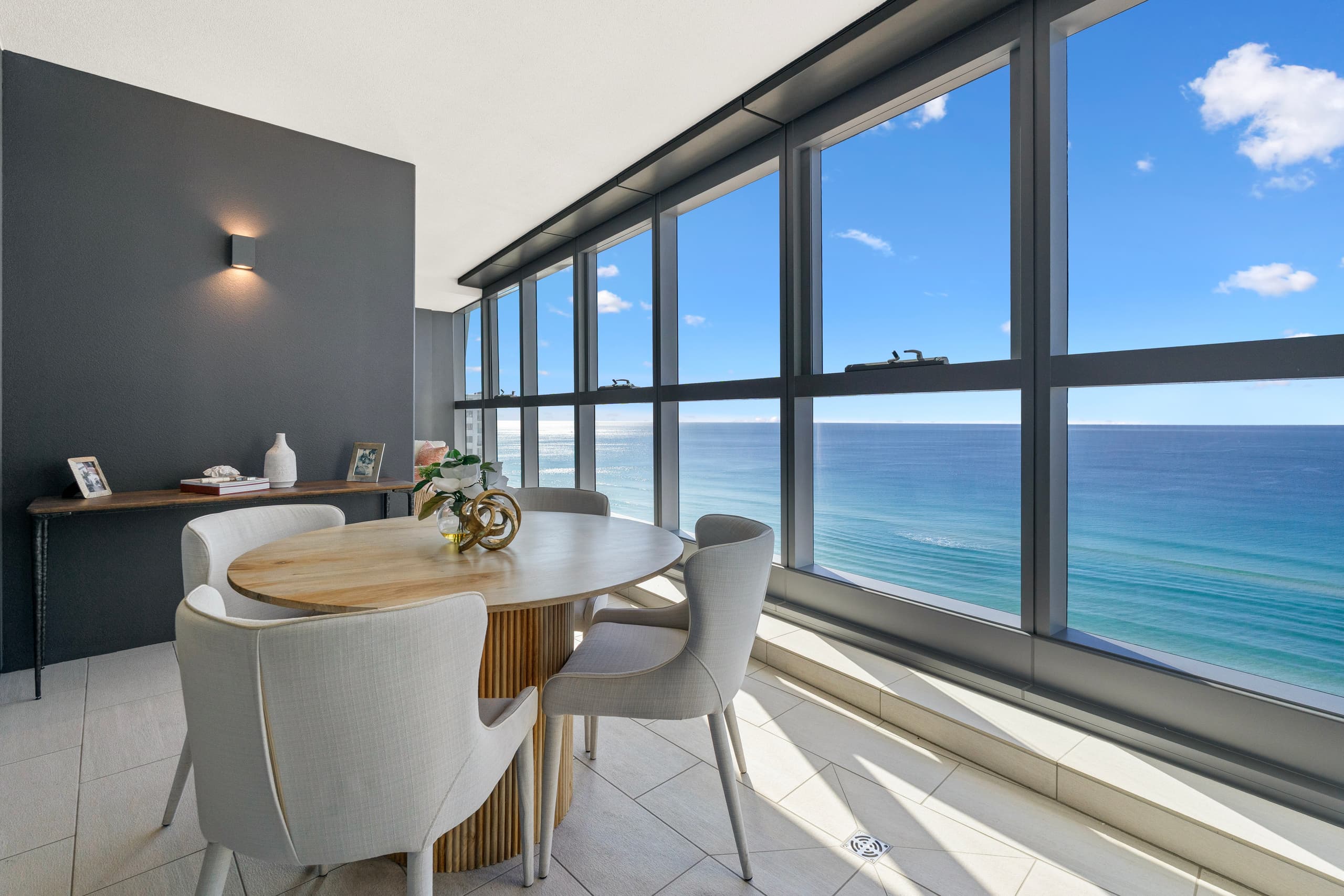 Jewel L18 | Luxe Oceanfront 3BR with Resort Access in Surfers Paradise