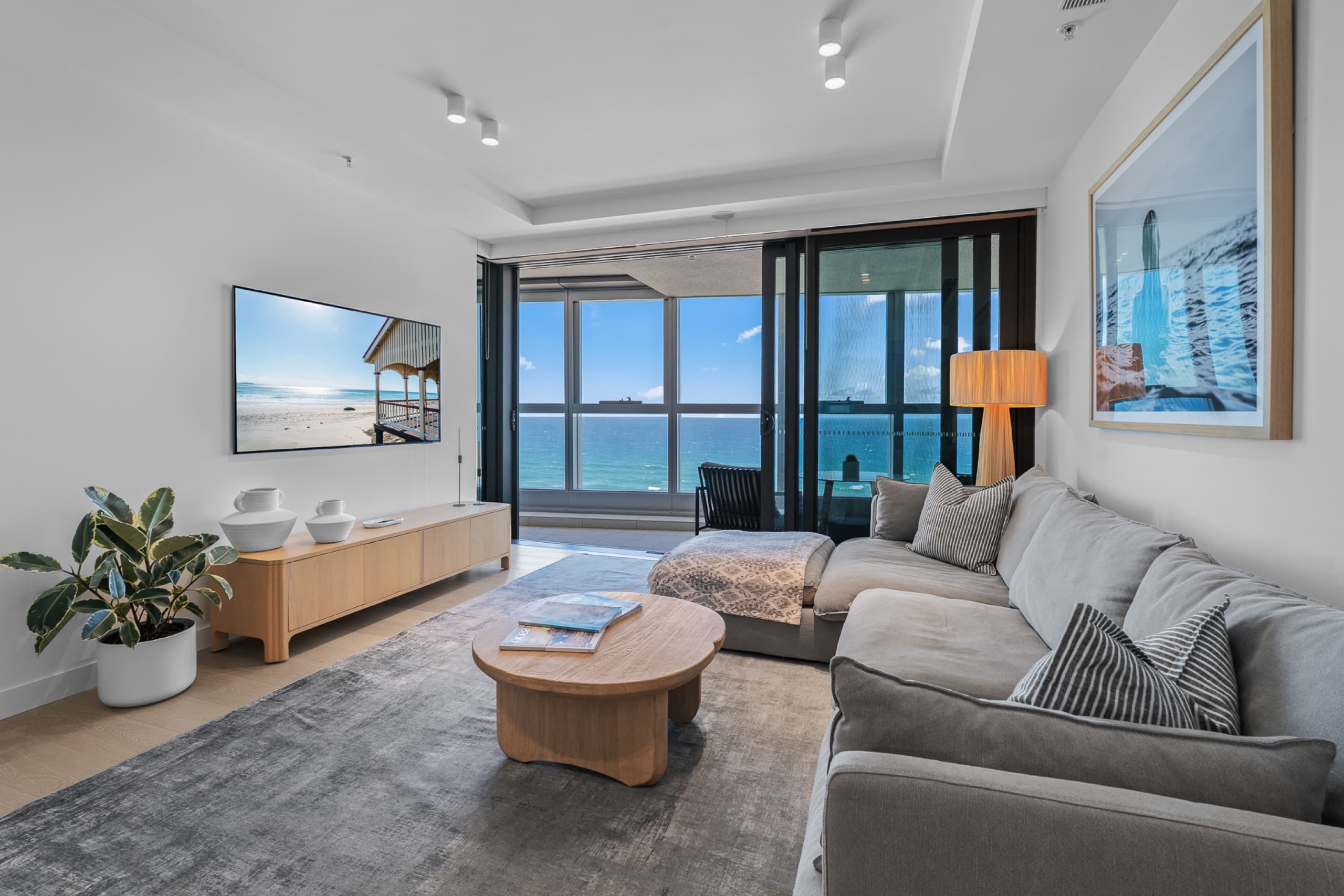 Iconic Views, Modern Luxury, Prime Location 2 Bdrm in Surfers Paradise