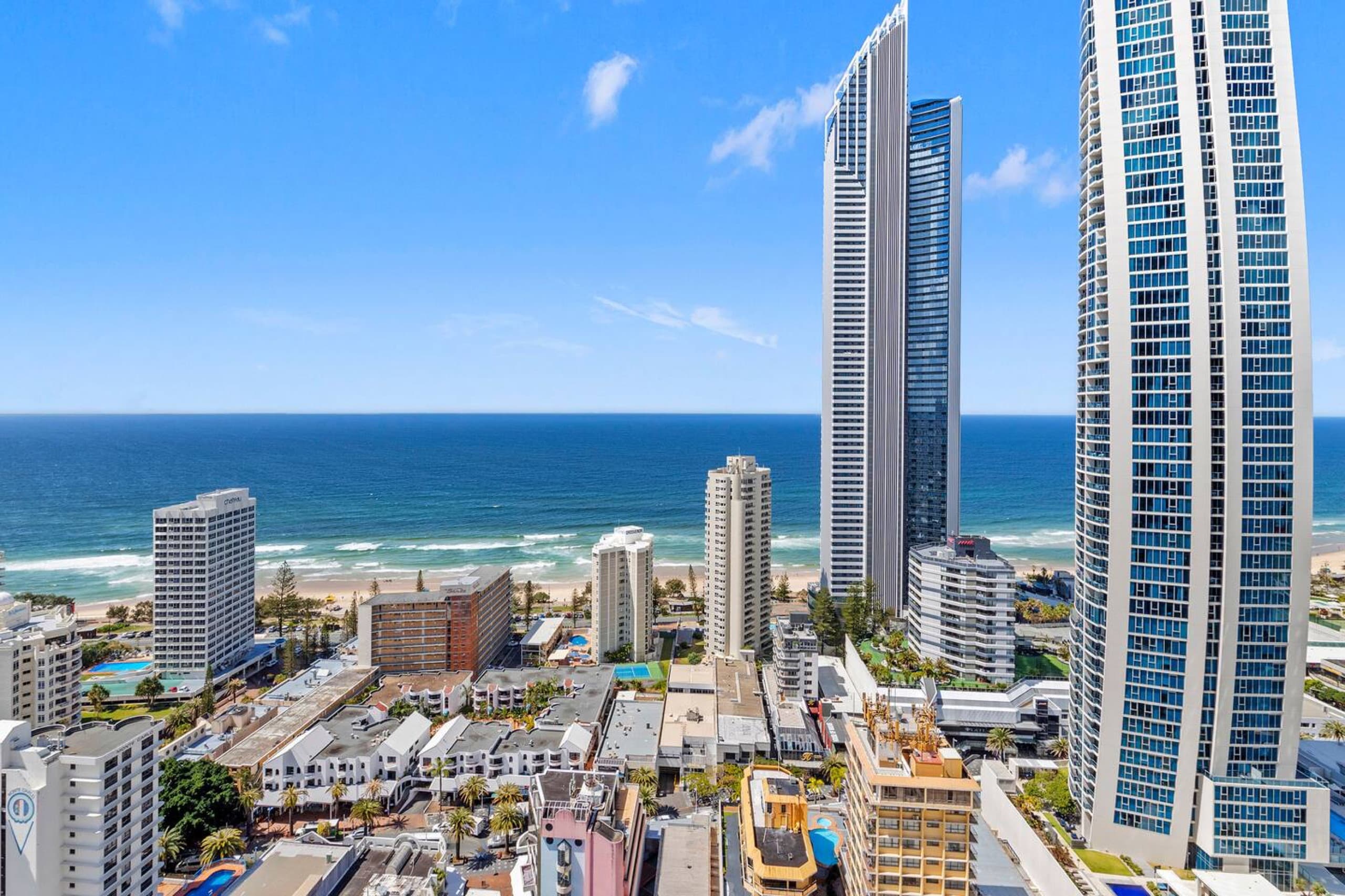 Ocean Breeze Haven | 3 Pools Gym Spa and Sauna in Surfers Paradise